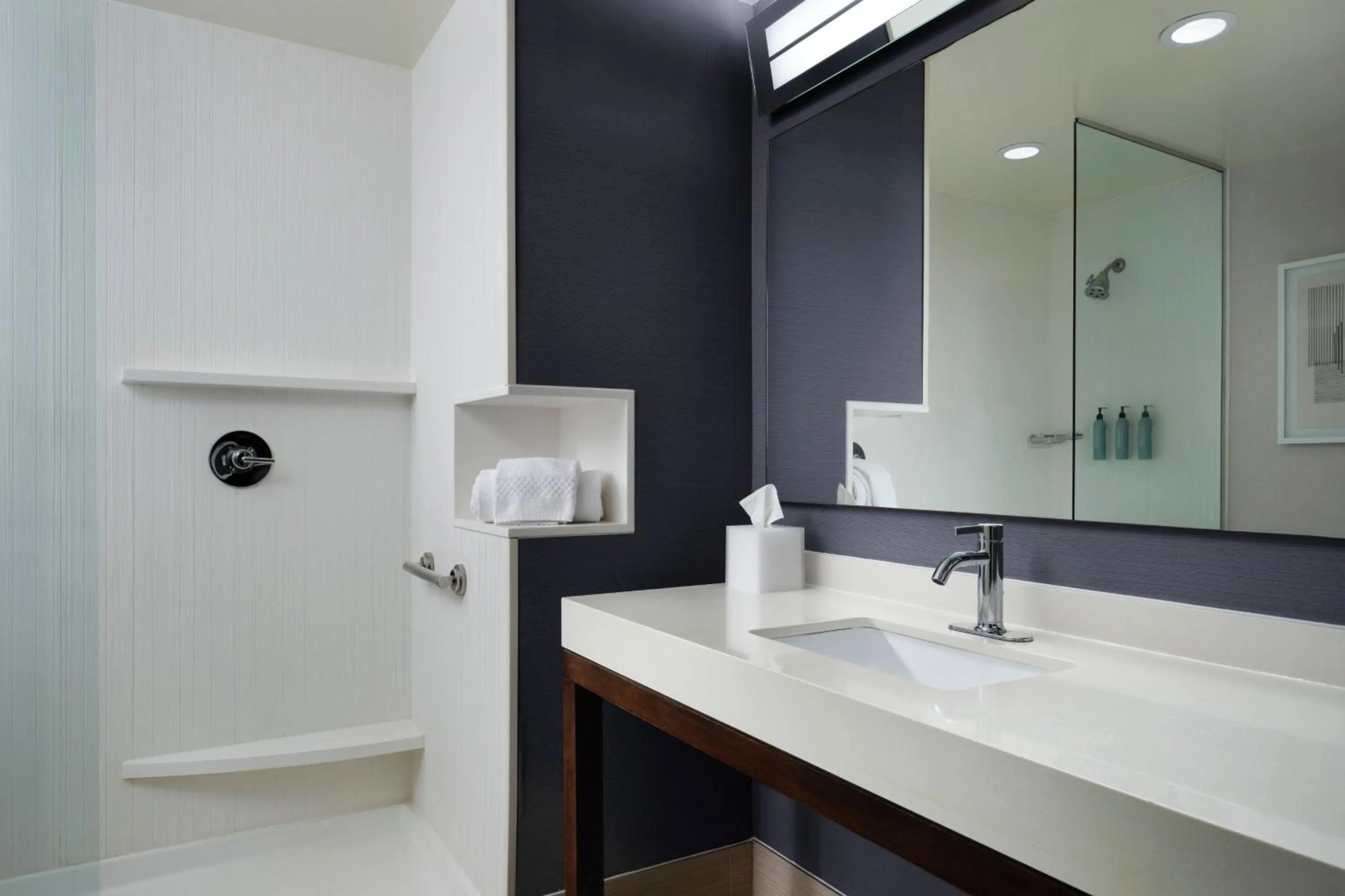 Bathroom in Courtyard by Marriott Hammond