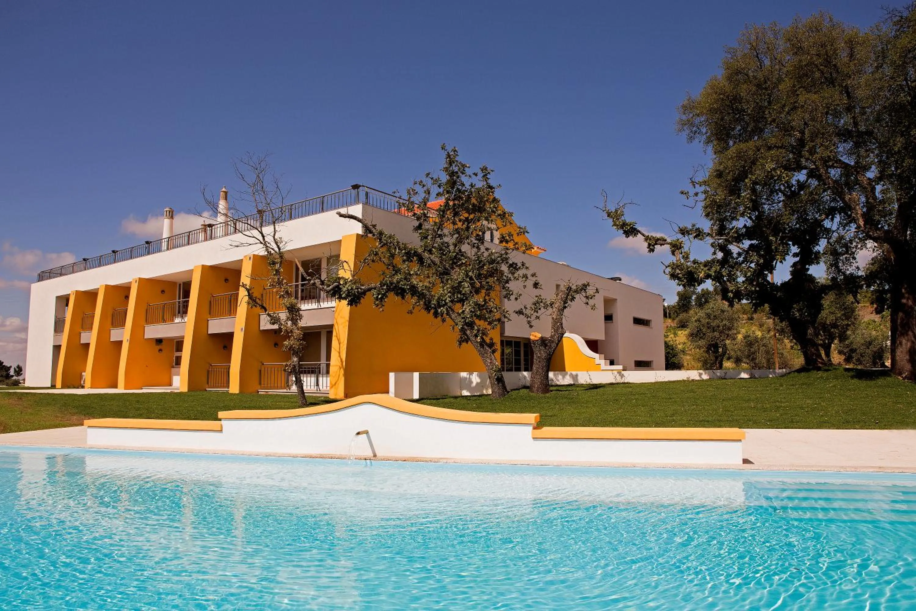 Facade/entrance in Cabecas do Reguengo