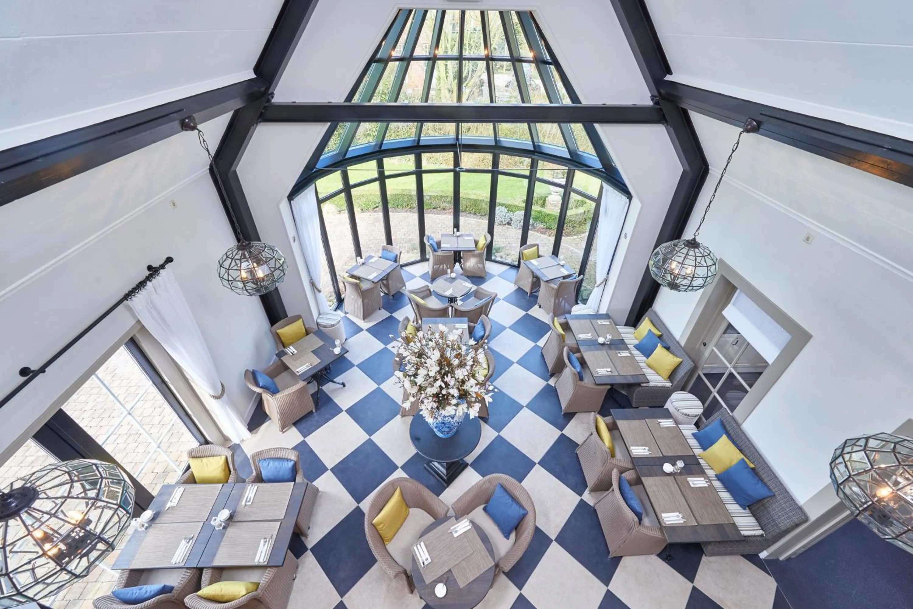 Restaurant/places to eat in Villa Magnolia