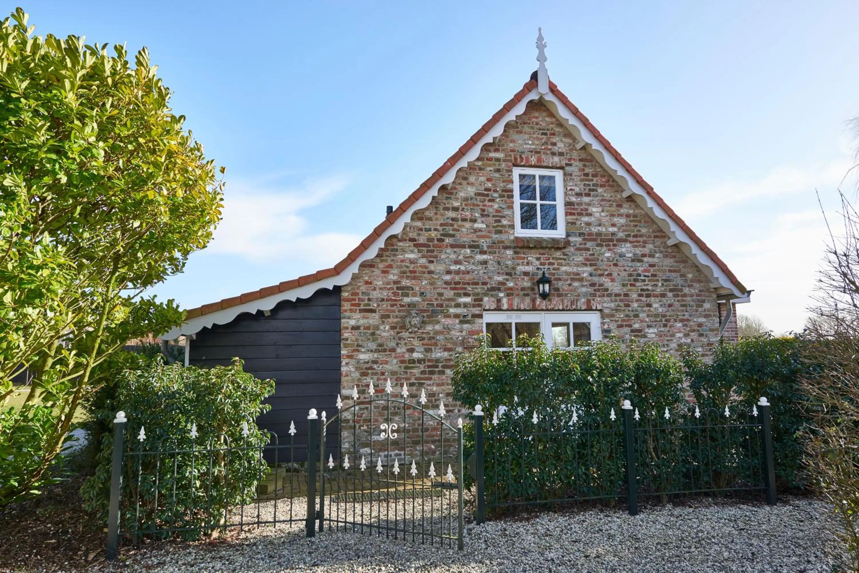 Property building in Villa Magnolia