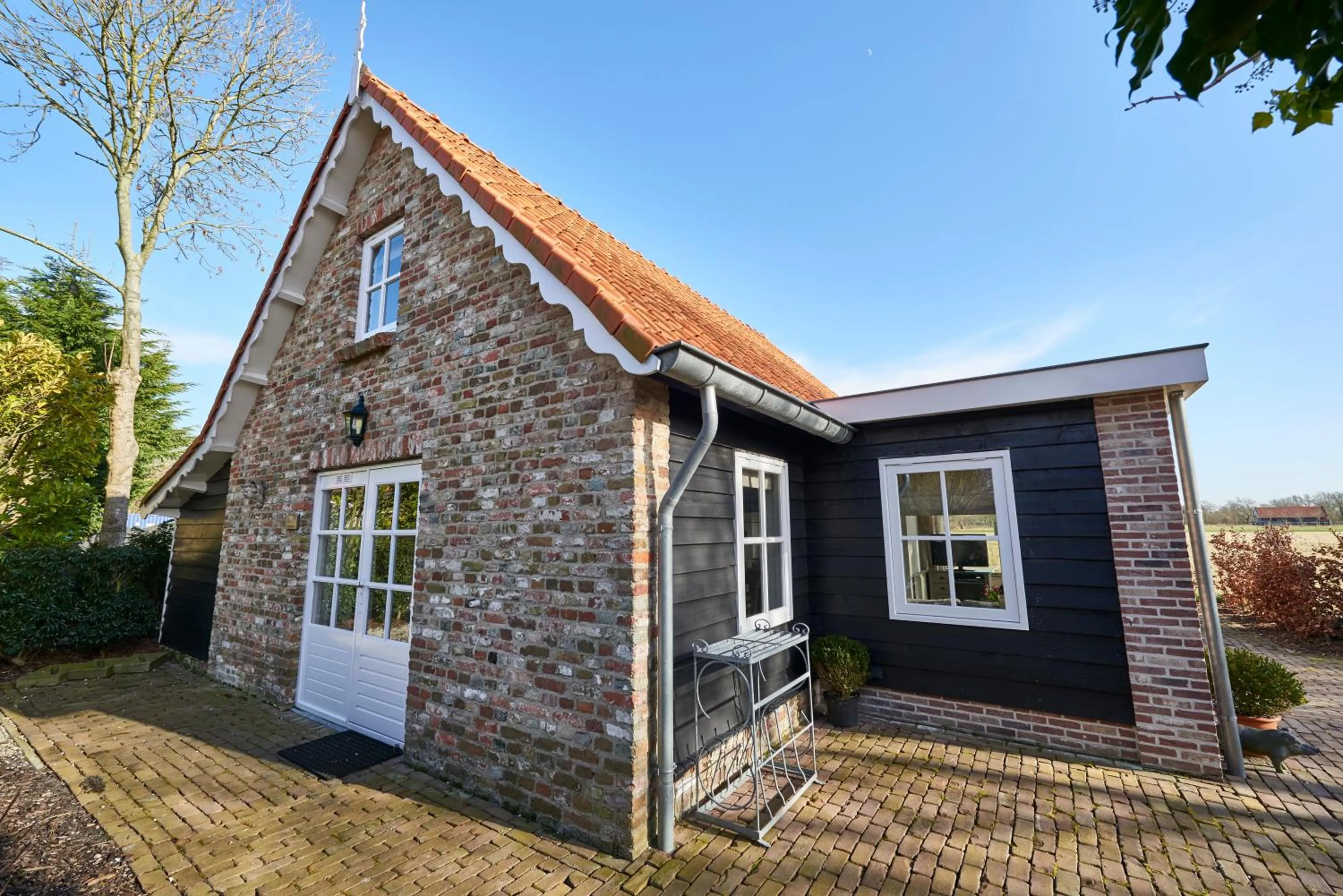 Property building in Villa Magnolia