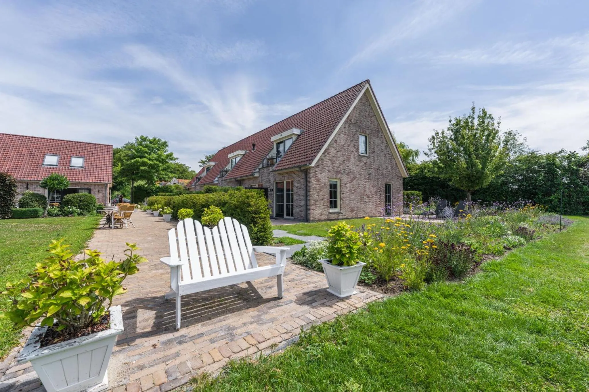 Property building in Villa Magnolia