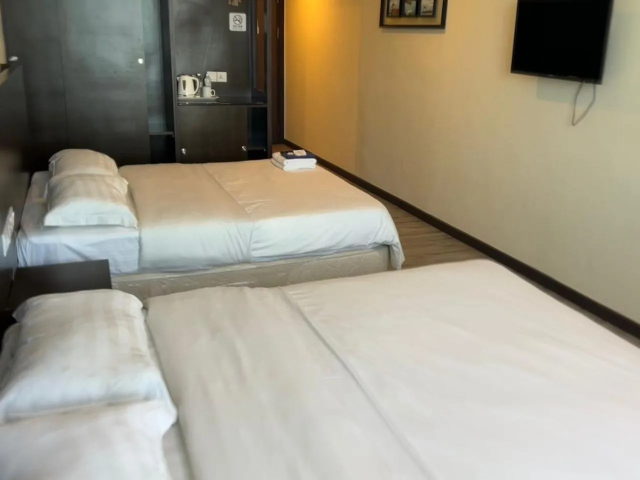 Photo of the whole room, Bed in LUCKY - 5 INN