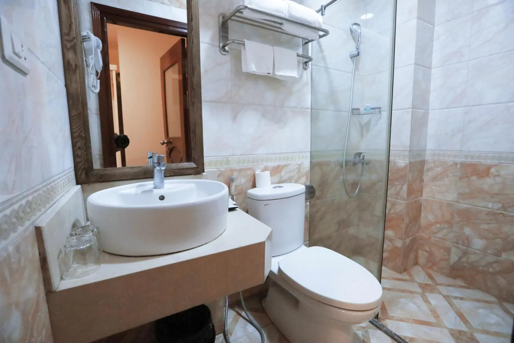 Shower in Hortensia Flower