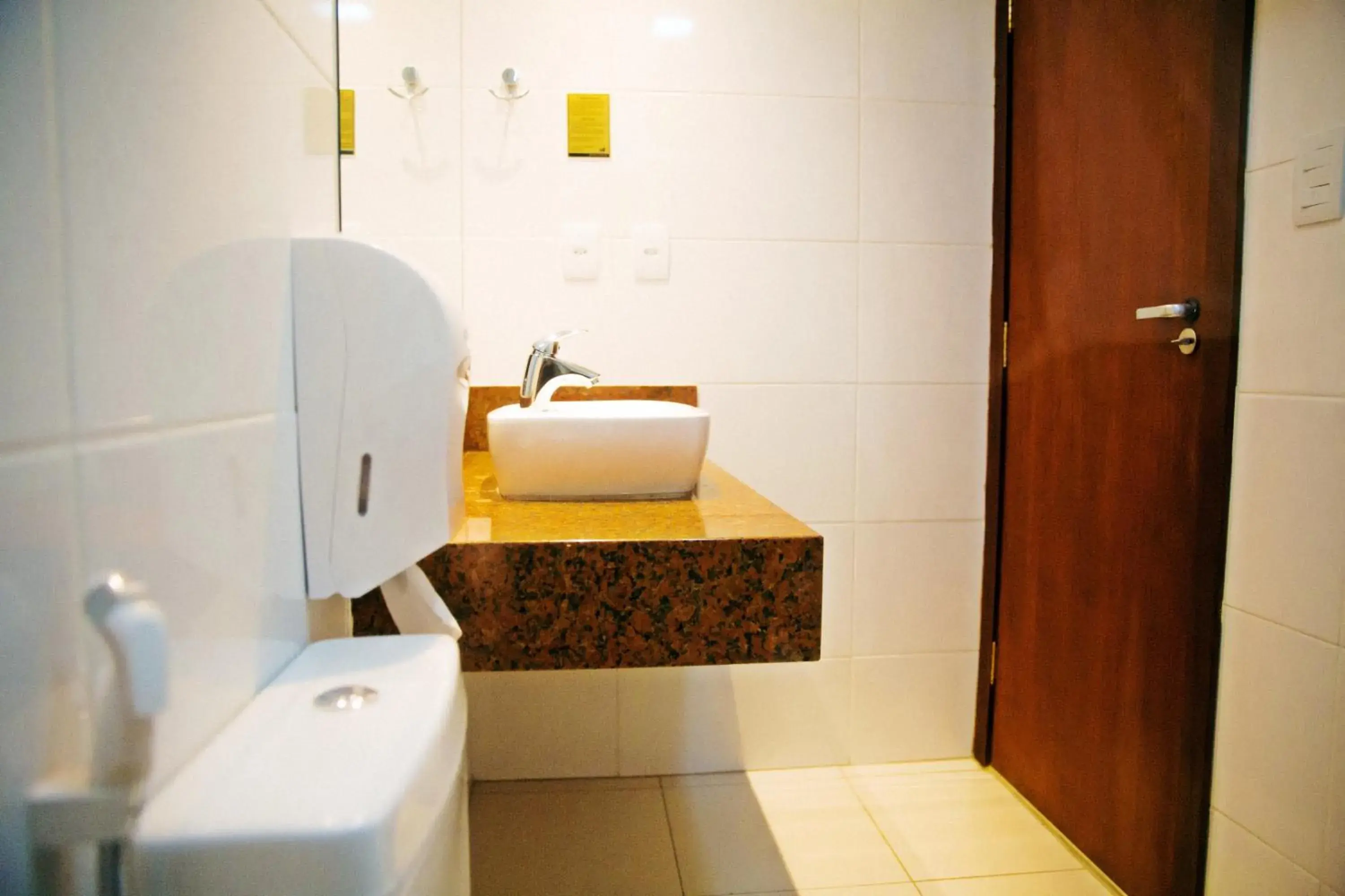 Deluxe Double or Twin Room in Gálatas Golden Hotel Deluxe Double or Twin Room in Gálatas Golden Hotel