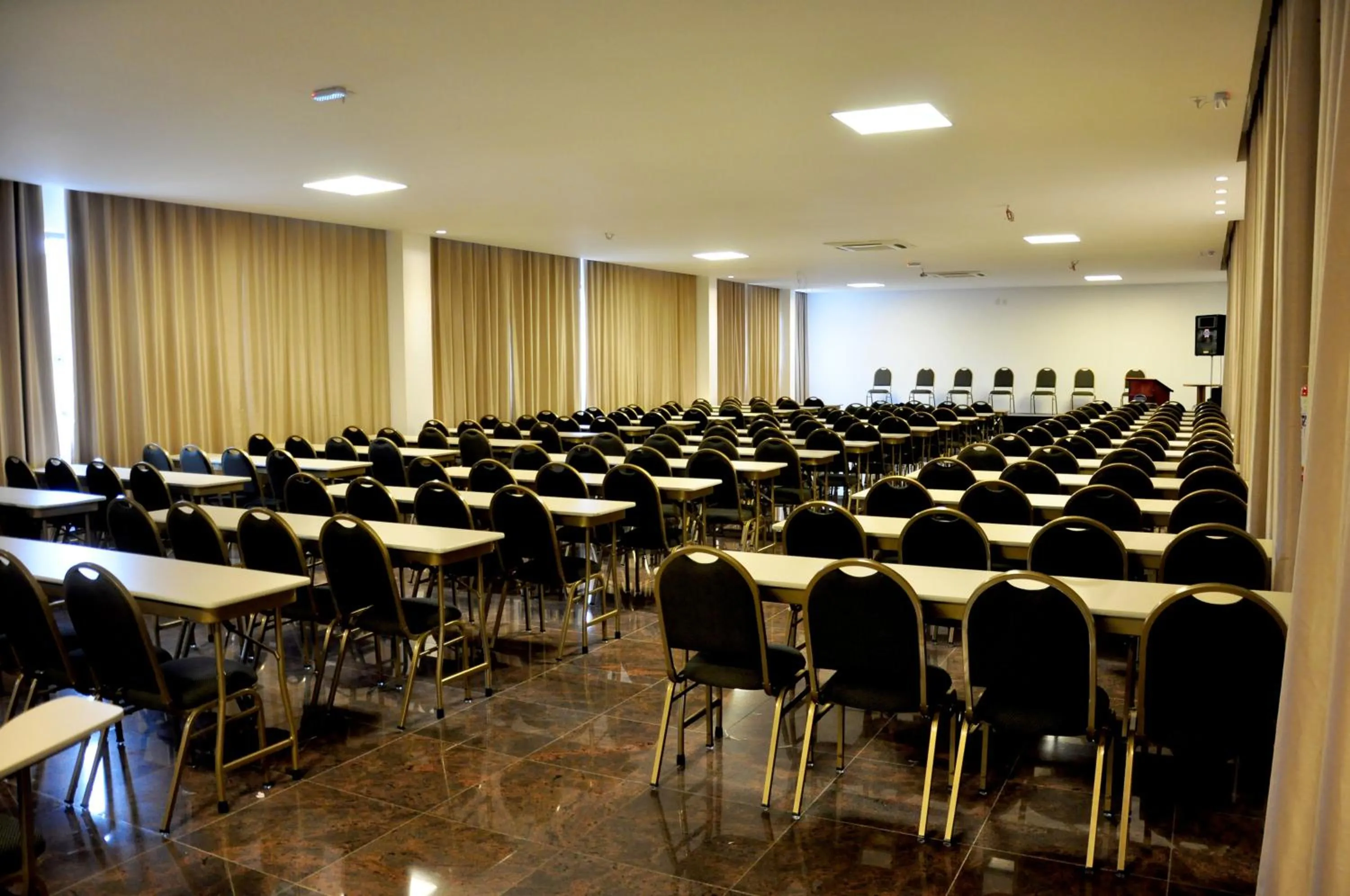 On site in Gálatas Golden Hotel