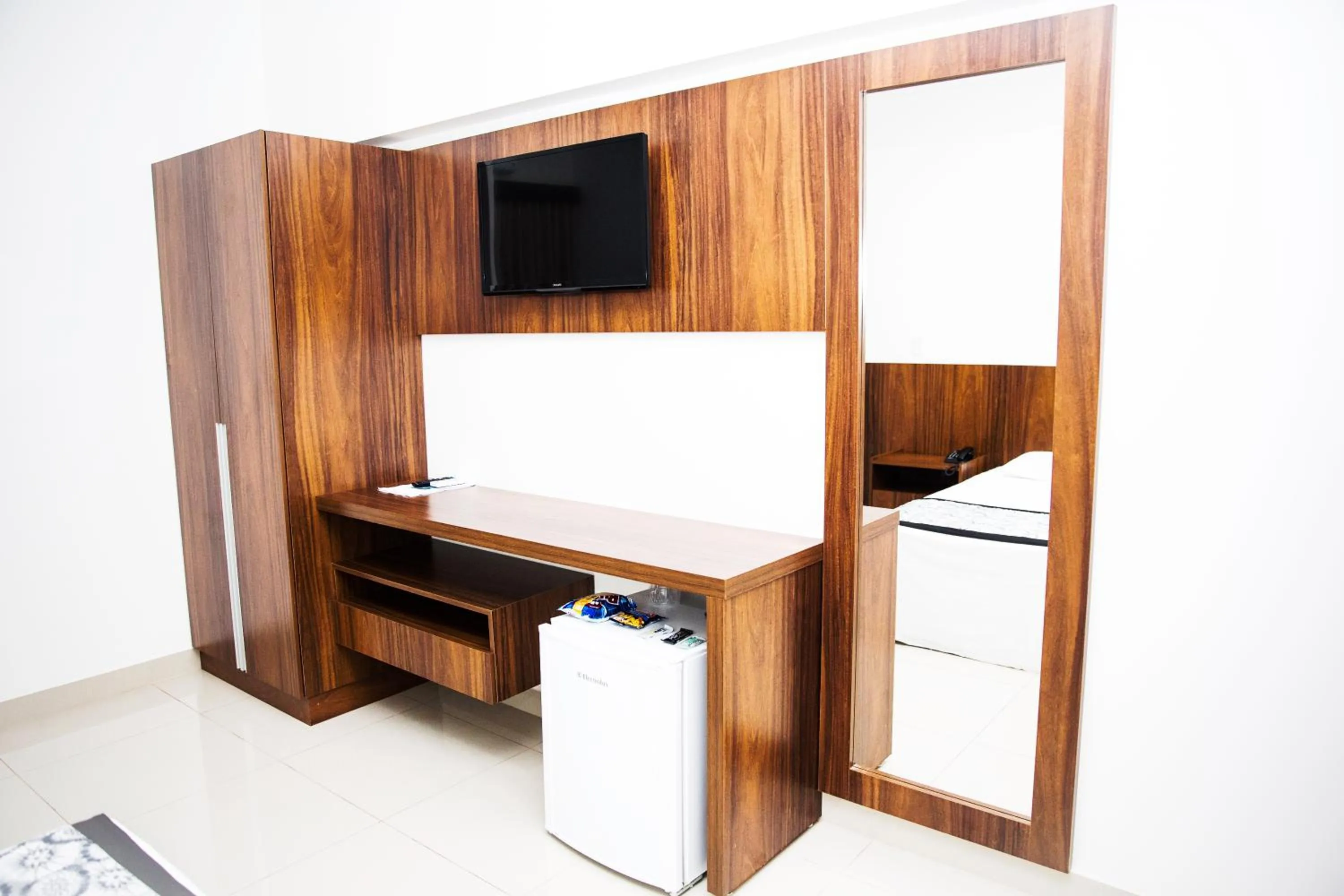 TV and multimedia in Gálatas Golden Hotel