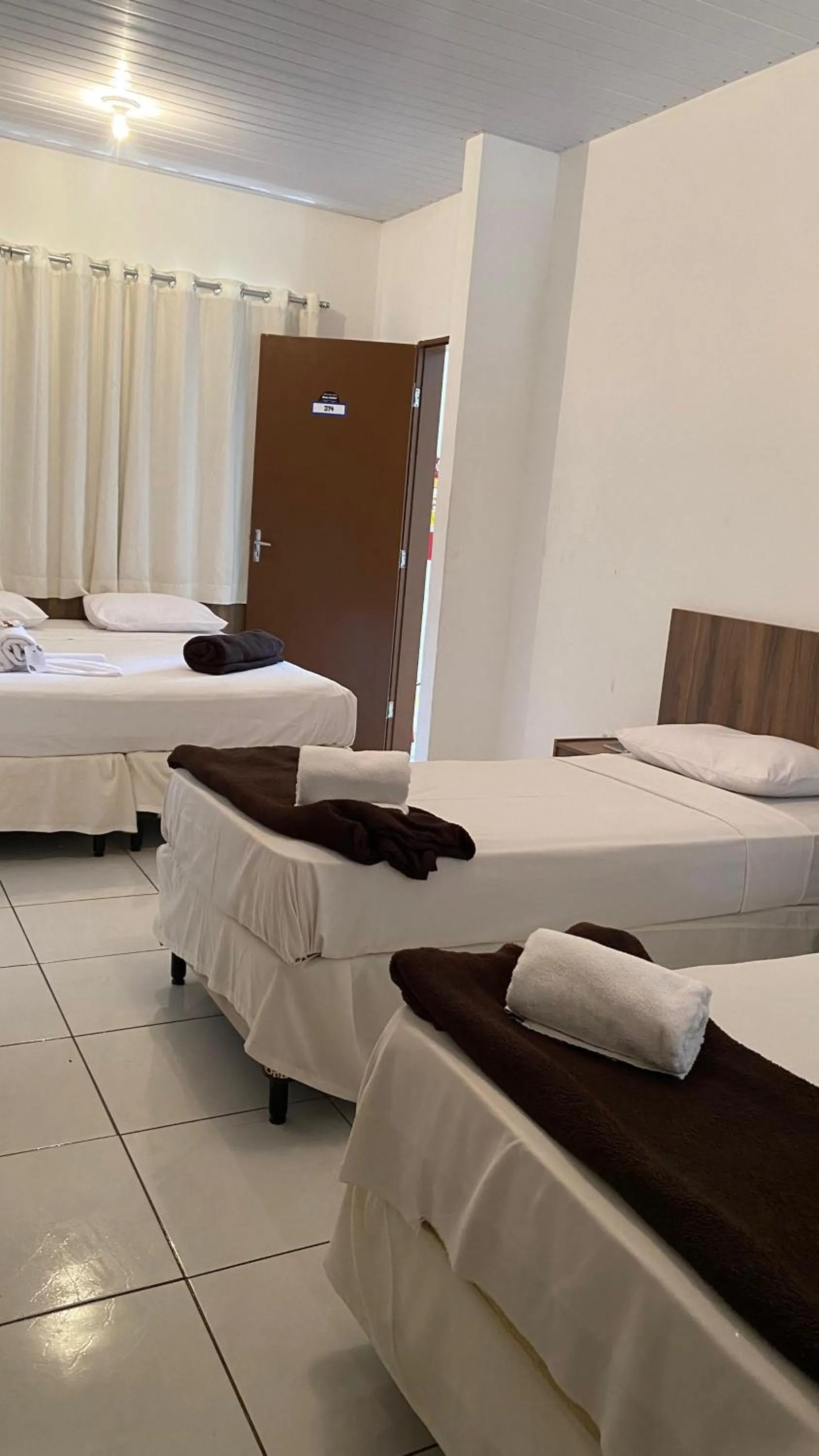 Bedroom, Bed in Ocean Praia Hotel