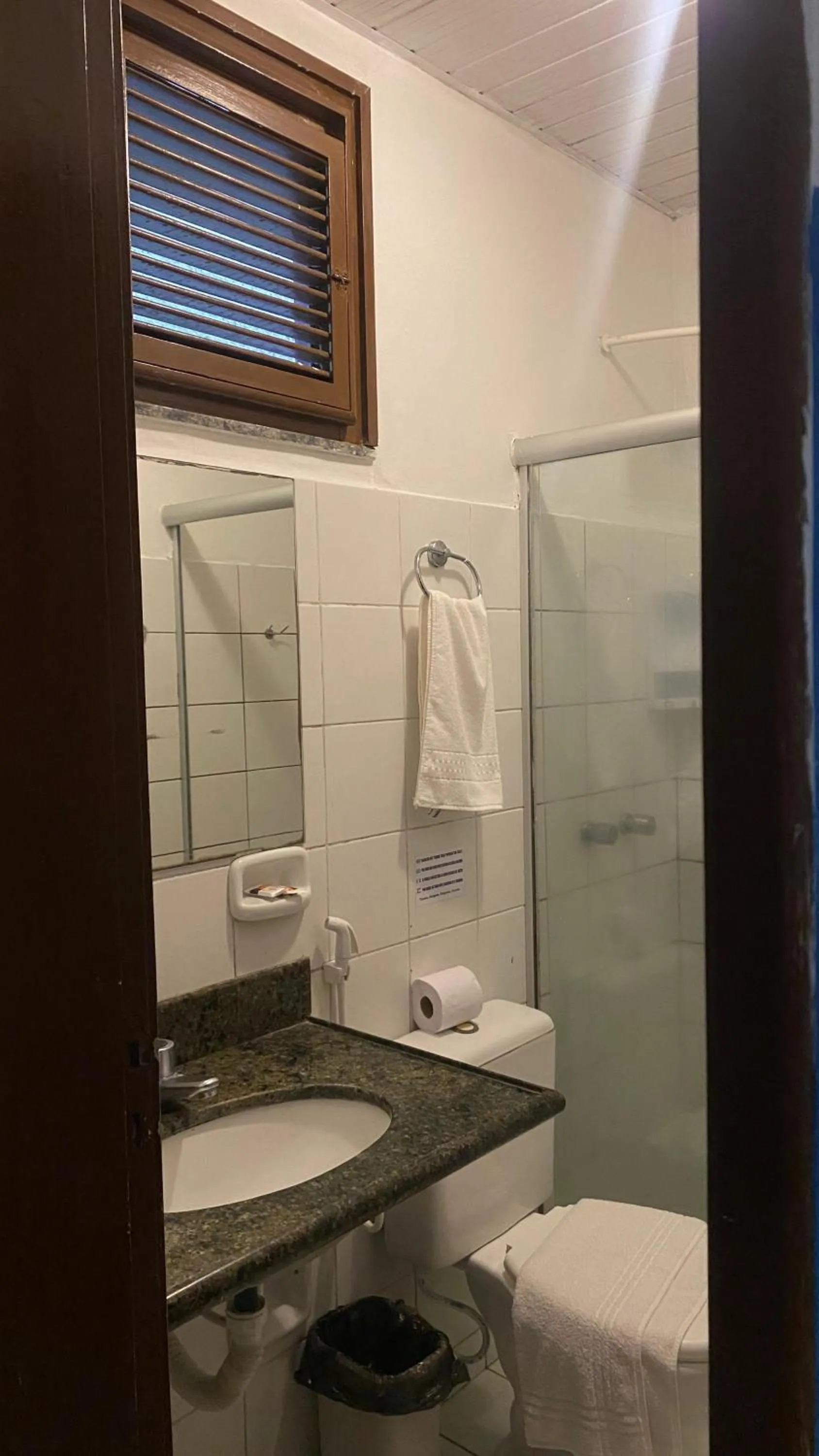 Bathroom in Ocean Praia Hotel