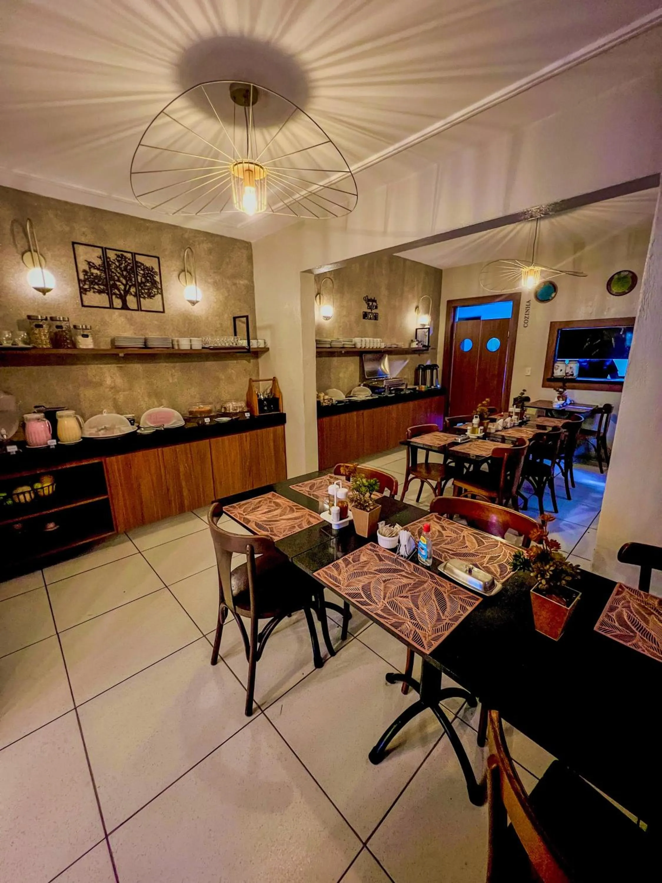 Restaurant/places to eat in Ocean Praia Hotel