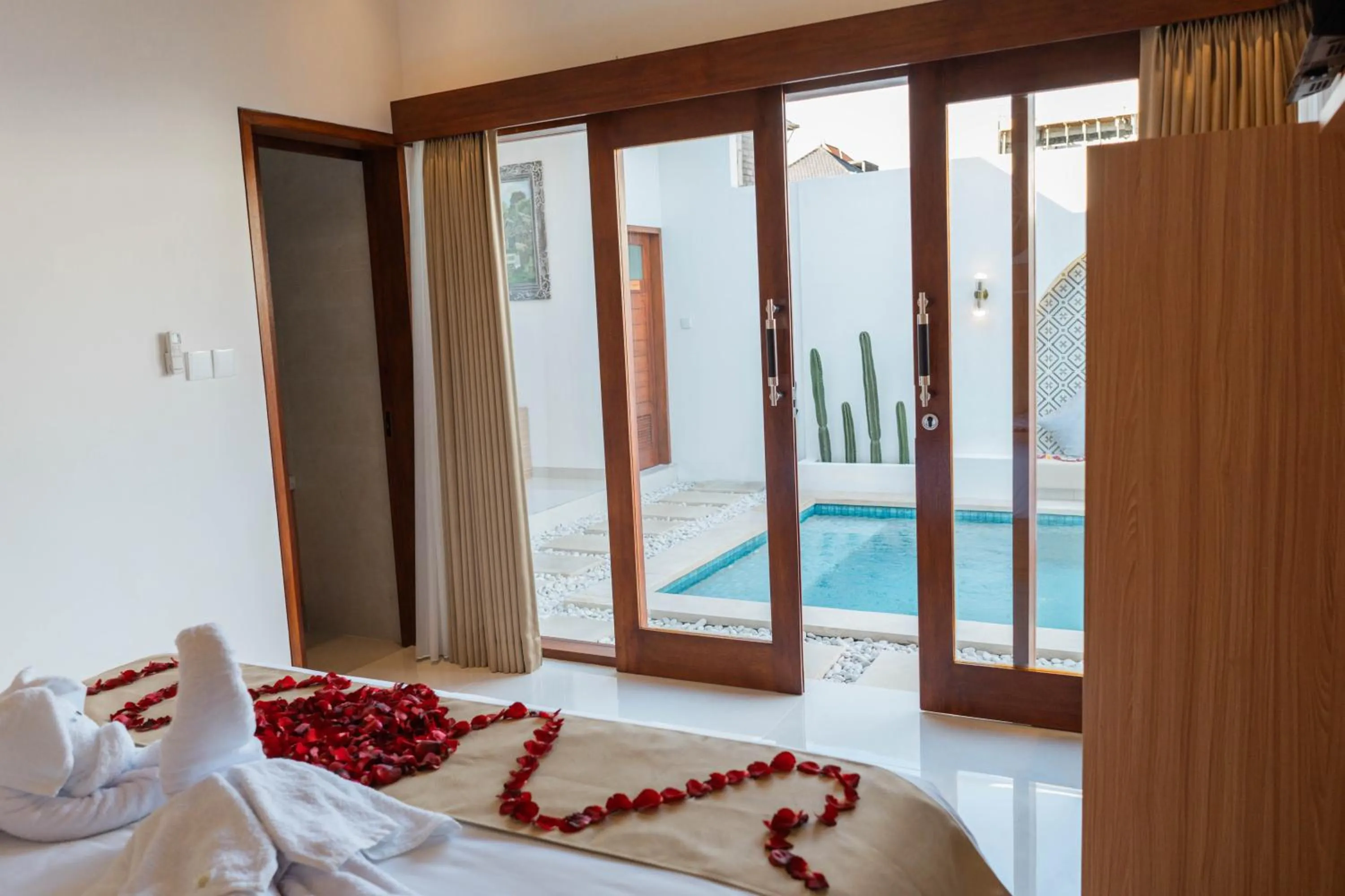 Pool view in Melviano Suite & Villa