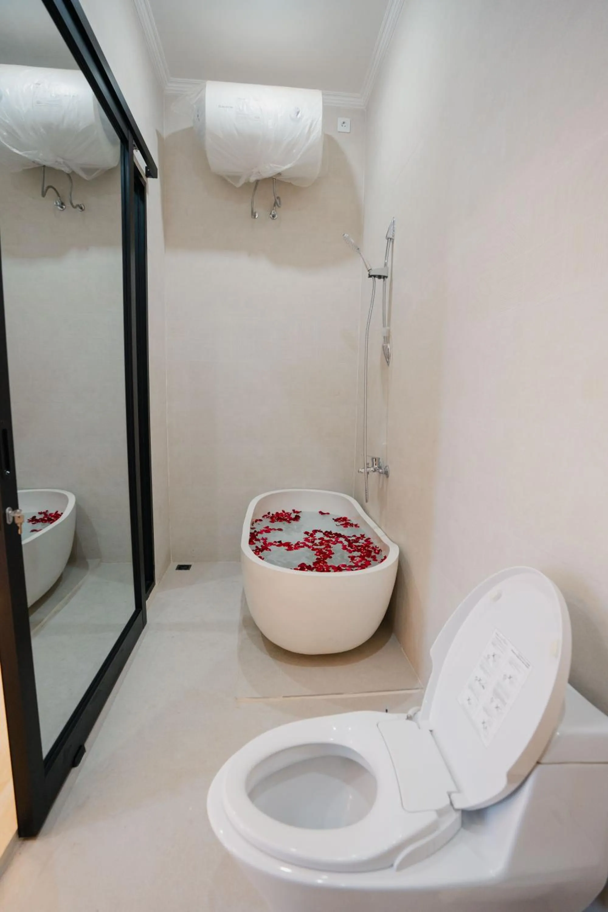 Shower in Melviano Suite & Villa