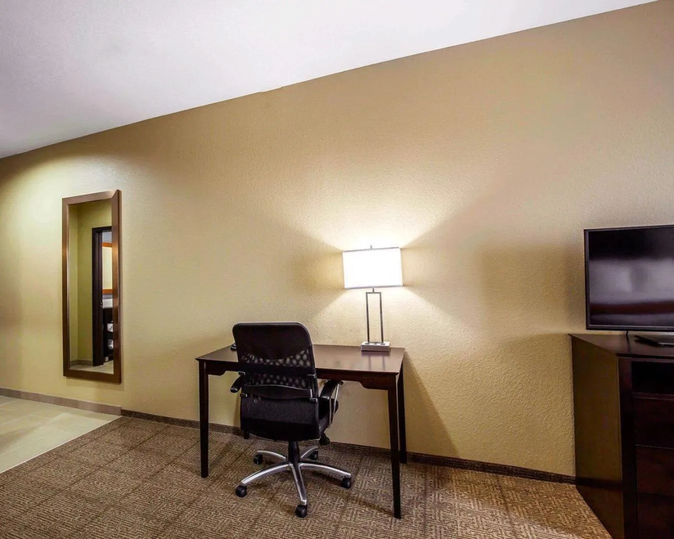 Bedroom in Comfort Suites Northwest - Cy - Fair