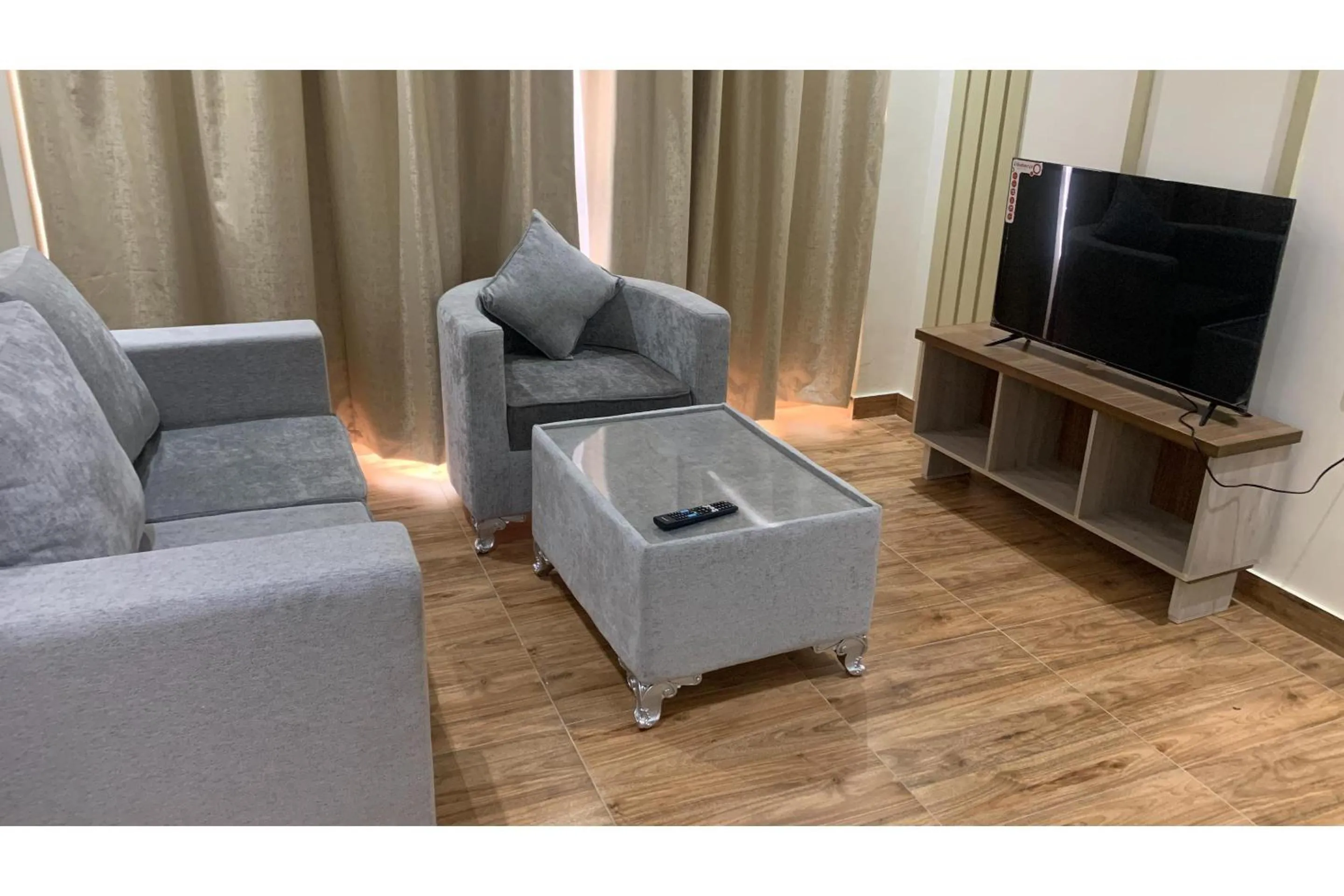 Bedroom in OYO Townhouse 156 Rose Hotel Apartments