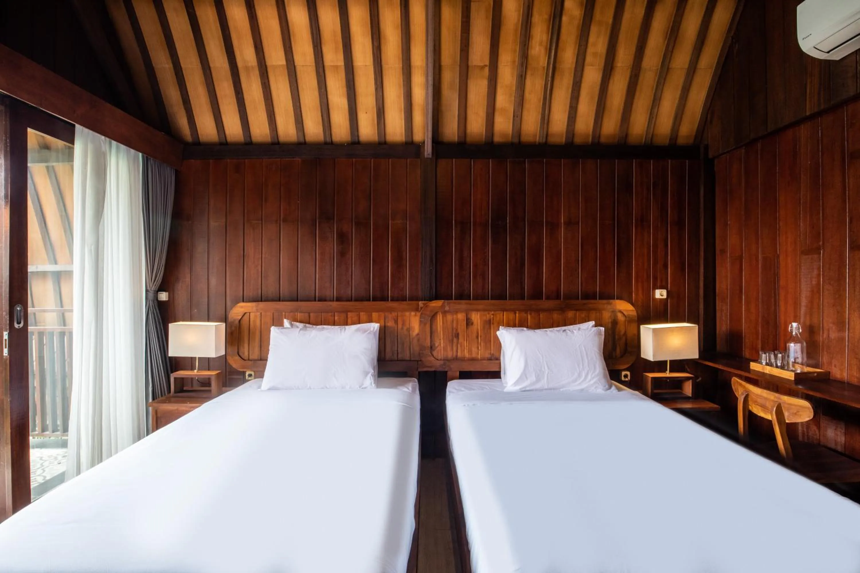 Bedroom, Bed in Cove Dadeka