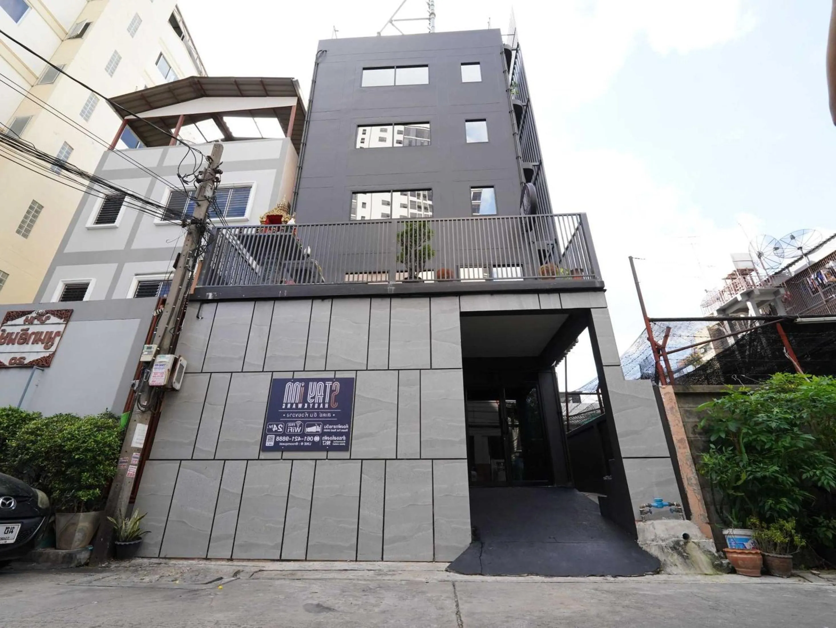 Property building in Dancenter Rq Bangkok Huai Khwang