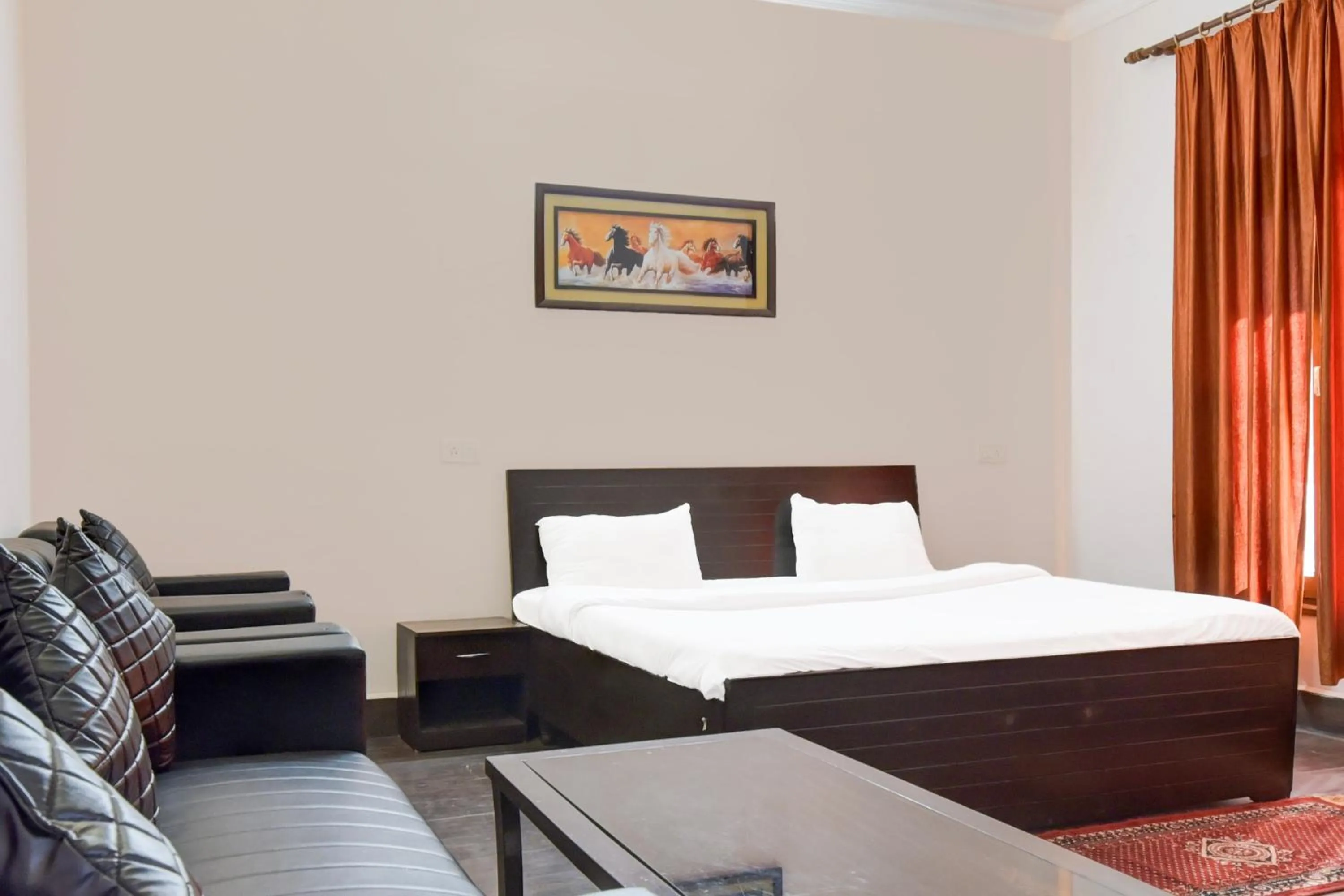 Bedroom, Bed in Hotel O Homewood Suites And Guest House