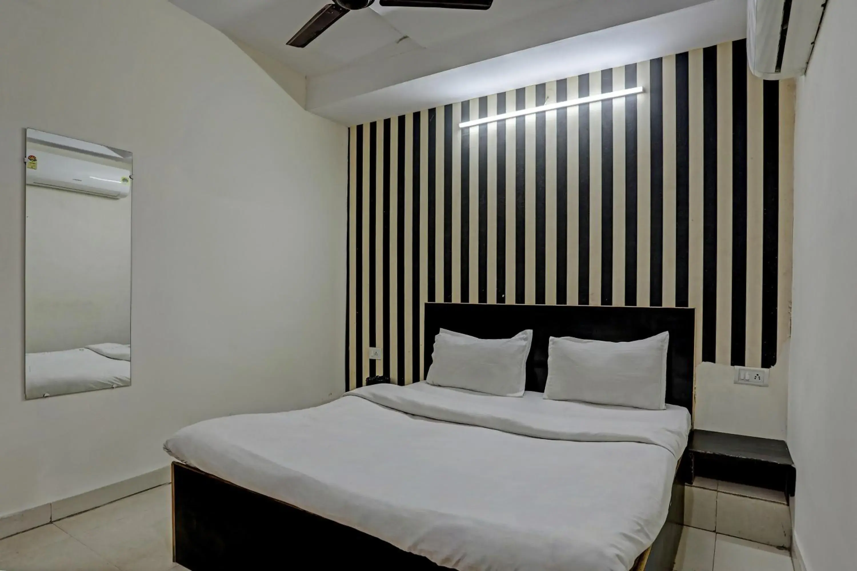 Classic Triple Room - single occupancy in Hotel O Kanak palace Classic Triple Room - single occupancy in Hotel O Kanak palace