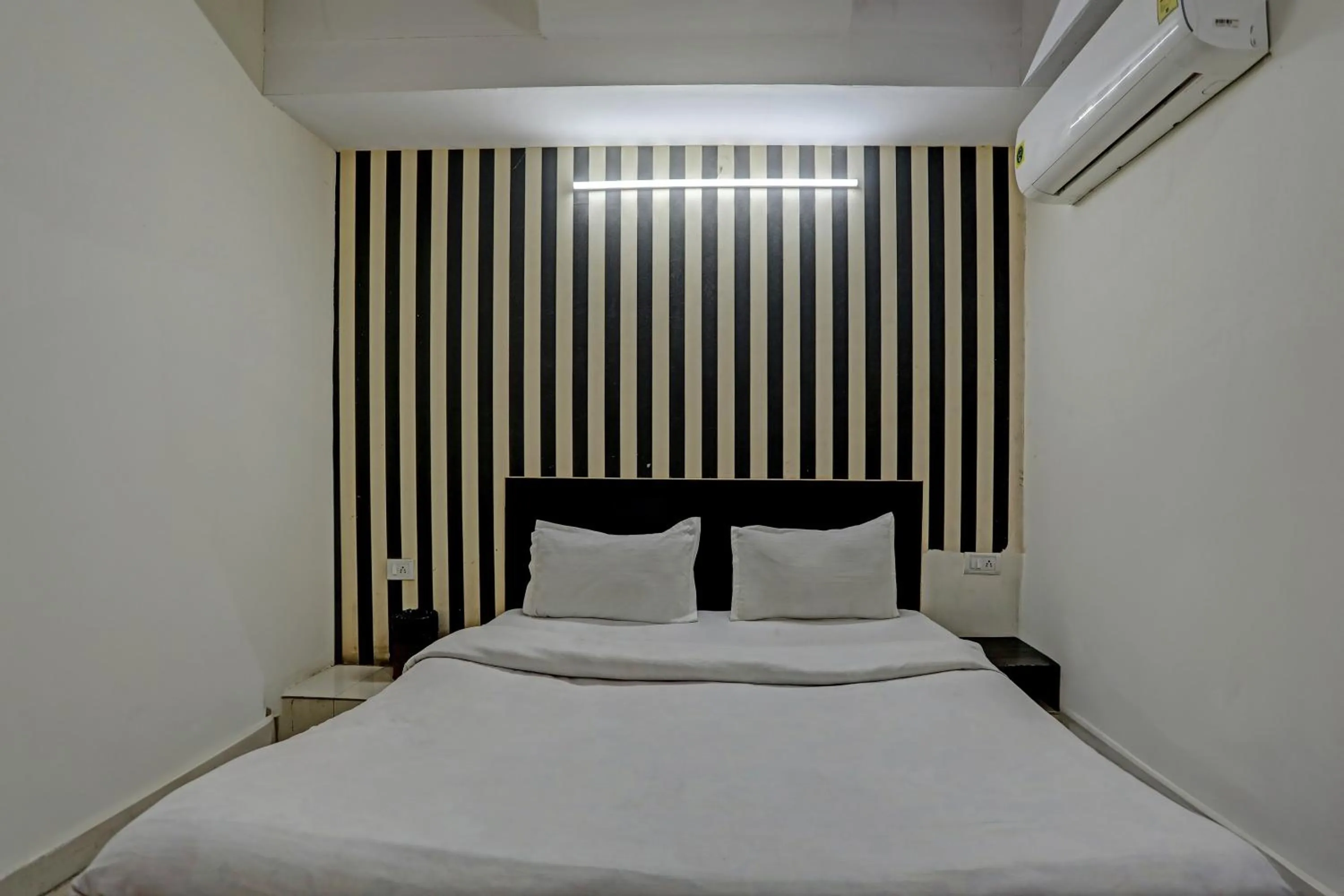 Bedroom, Bed in Hotel O Kanak palace