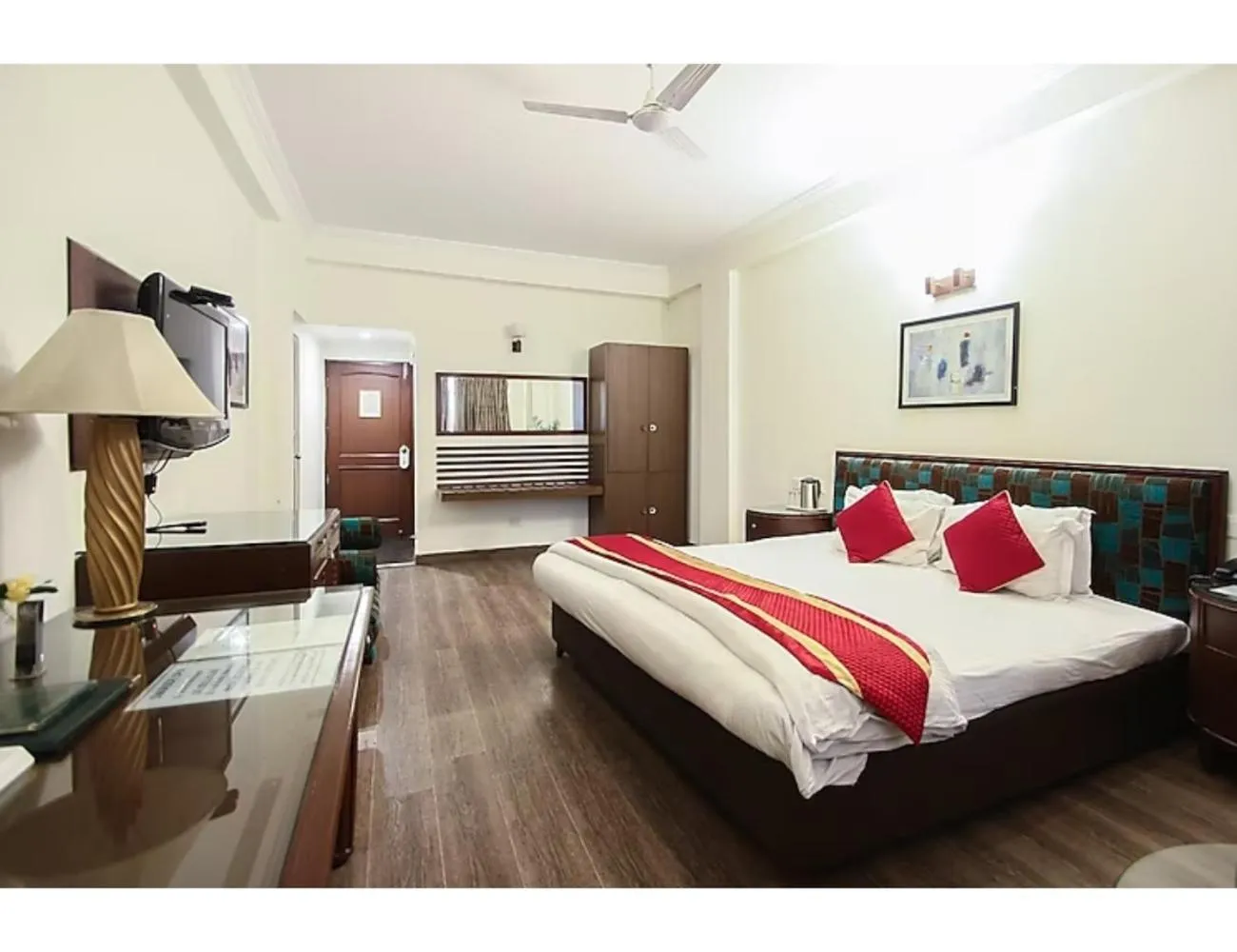 TV and multimedia, Bed in Jai Maa Inn Hotel, Katra