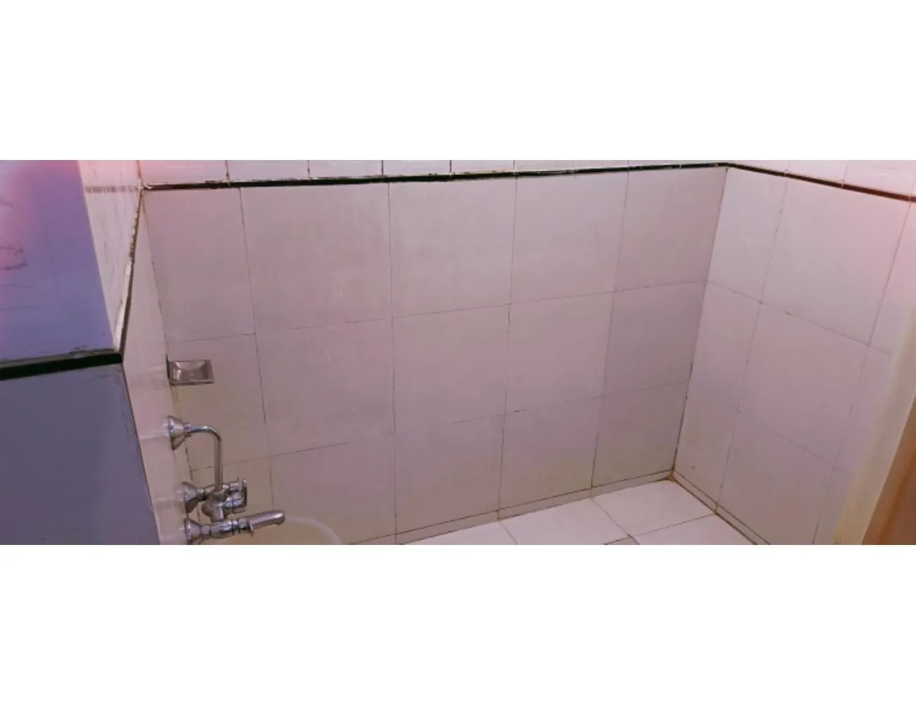 Shower in Jai Maa Inn Hotel, Katra