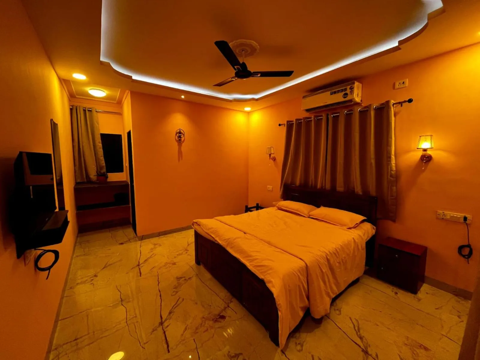 Photo of the whole room, Bed in Tarangan Resort