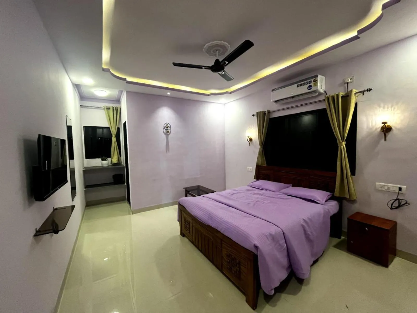 Photo of the whole room, Bed in Tarangan Resort