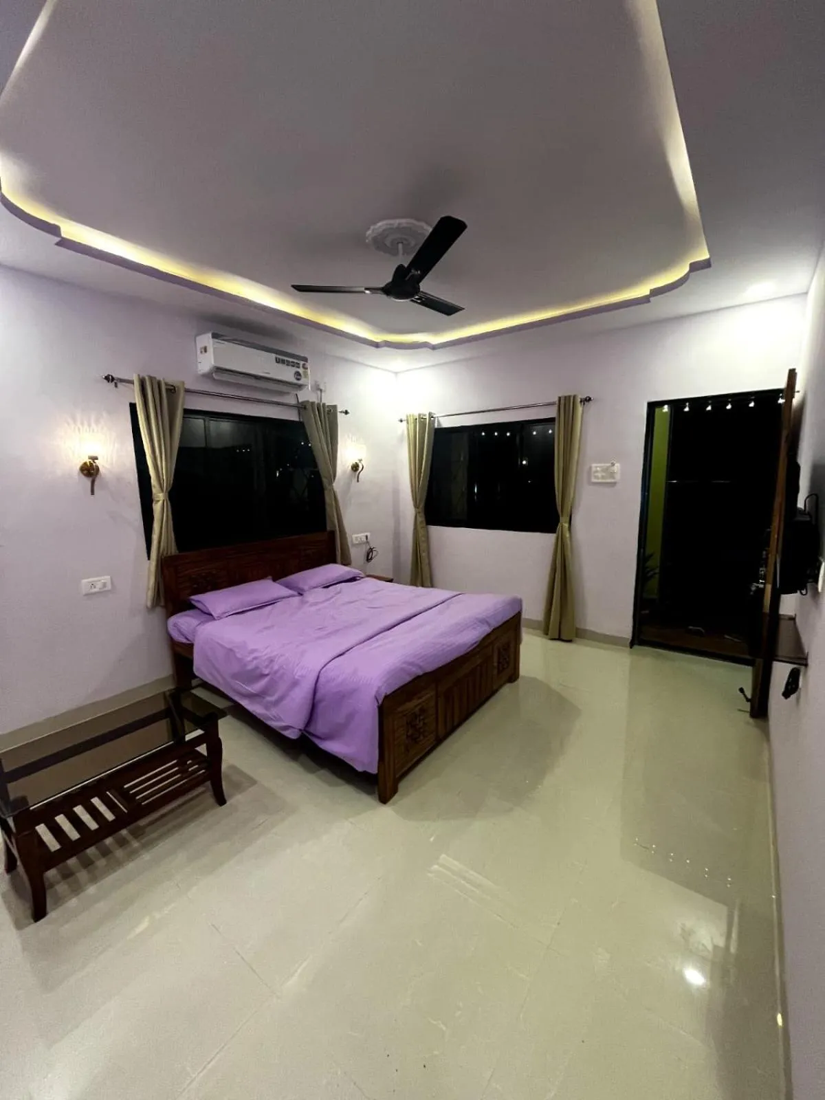 Photo of the whole room, Bed in Tarangan Resort