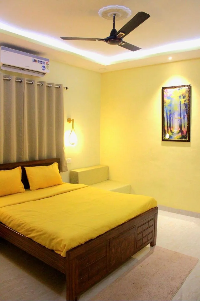 Photo of the whole room, Bed in Tarangan Resort