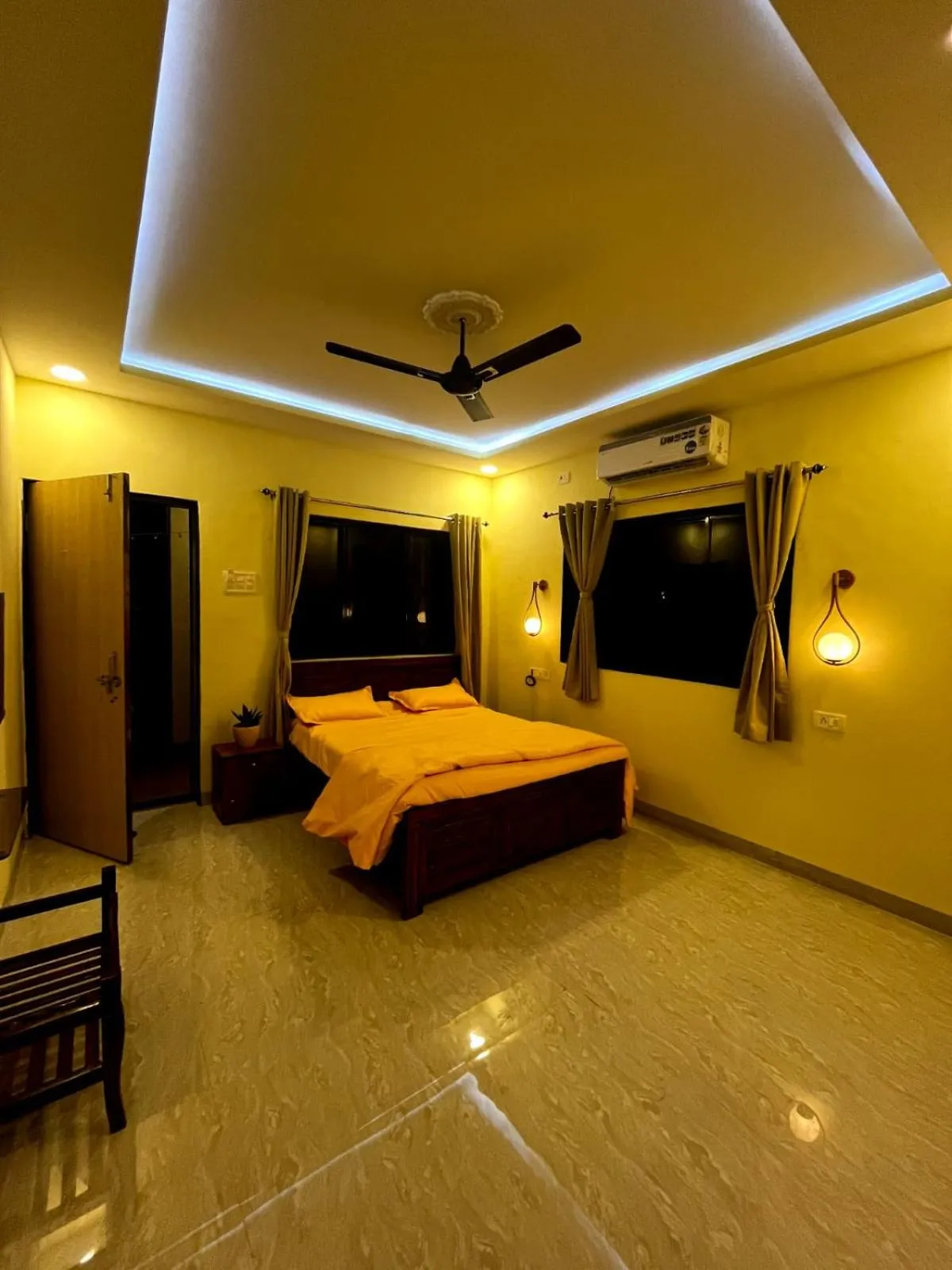 Photo of the whole room, Bed in Tarangan Resort