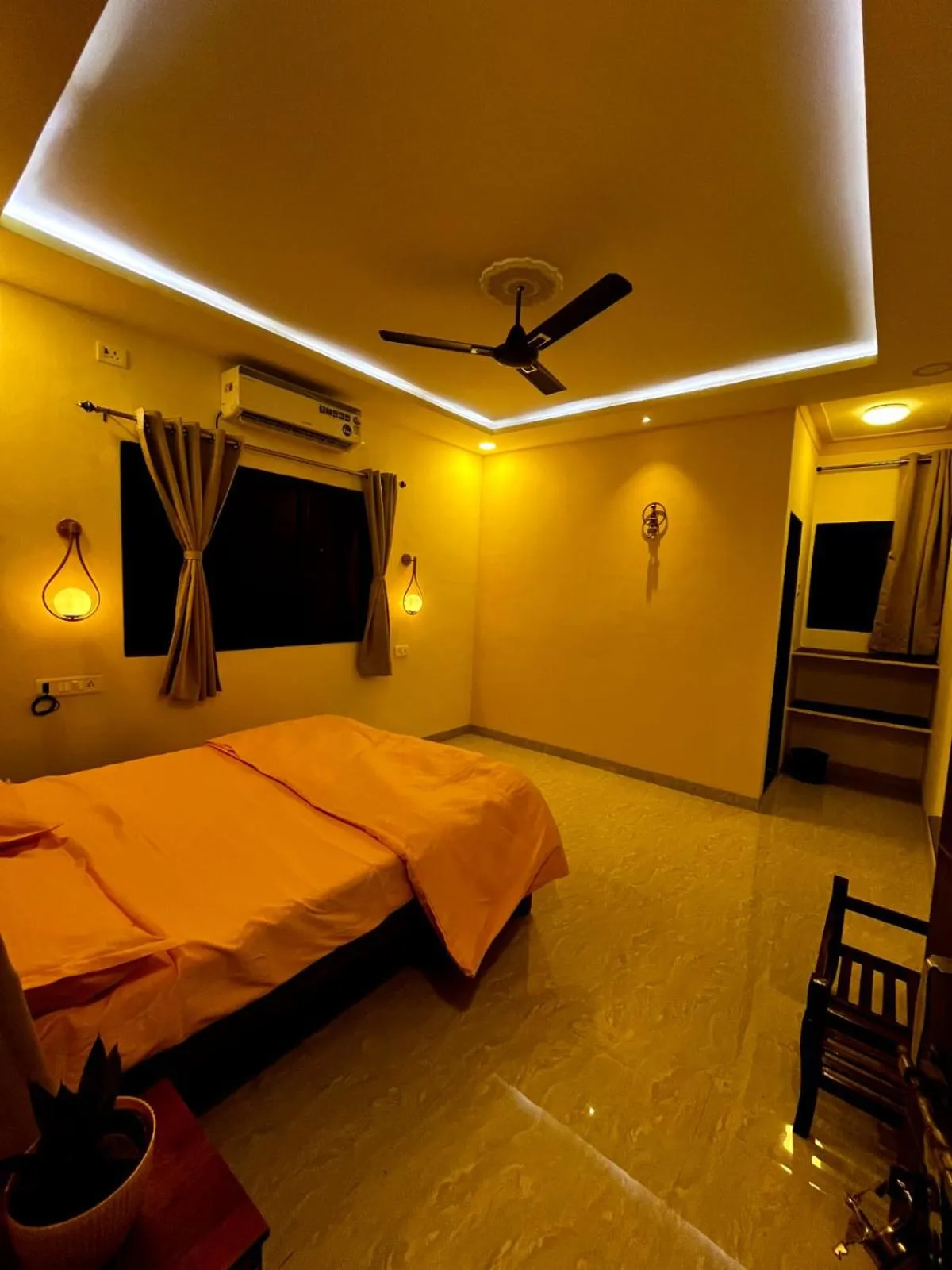 Photo of the whole room, Bed in Tarangan Resort