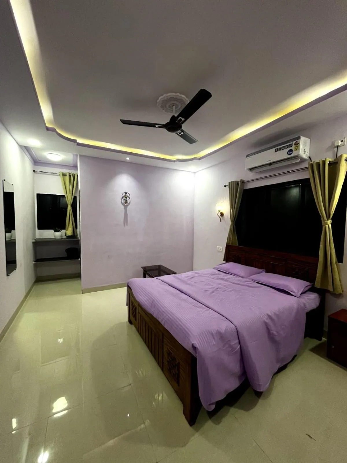 Photo of the whole room, Bed in Tarangan Resort