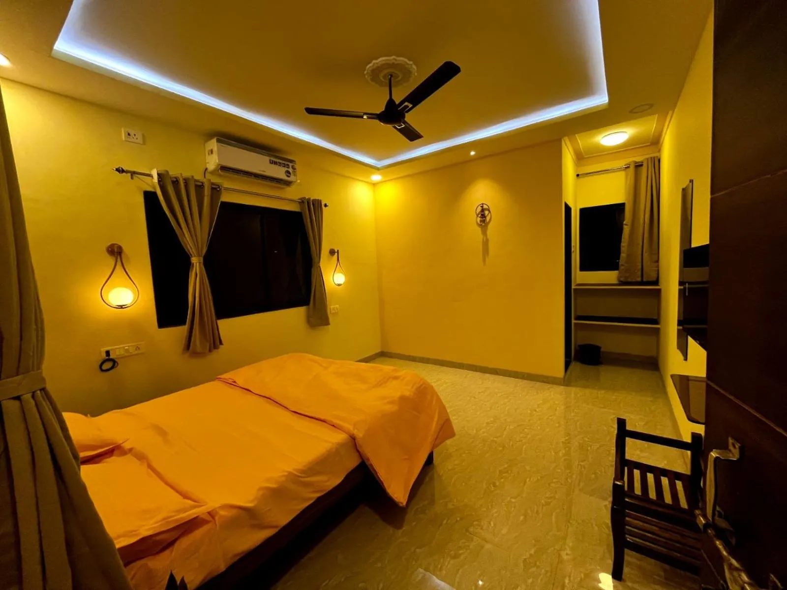 Photo of the whole room, Bed in Tarangan Resort