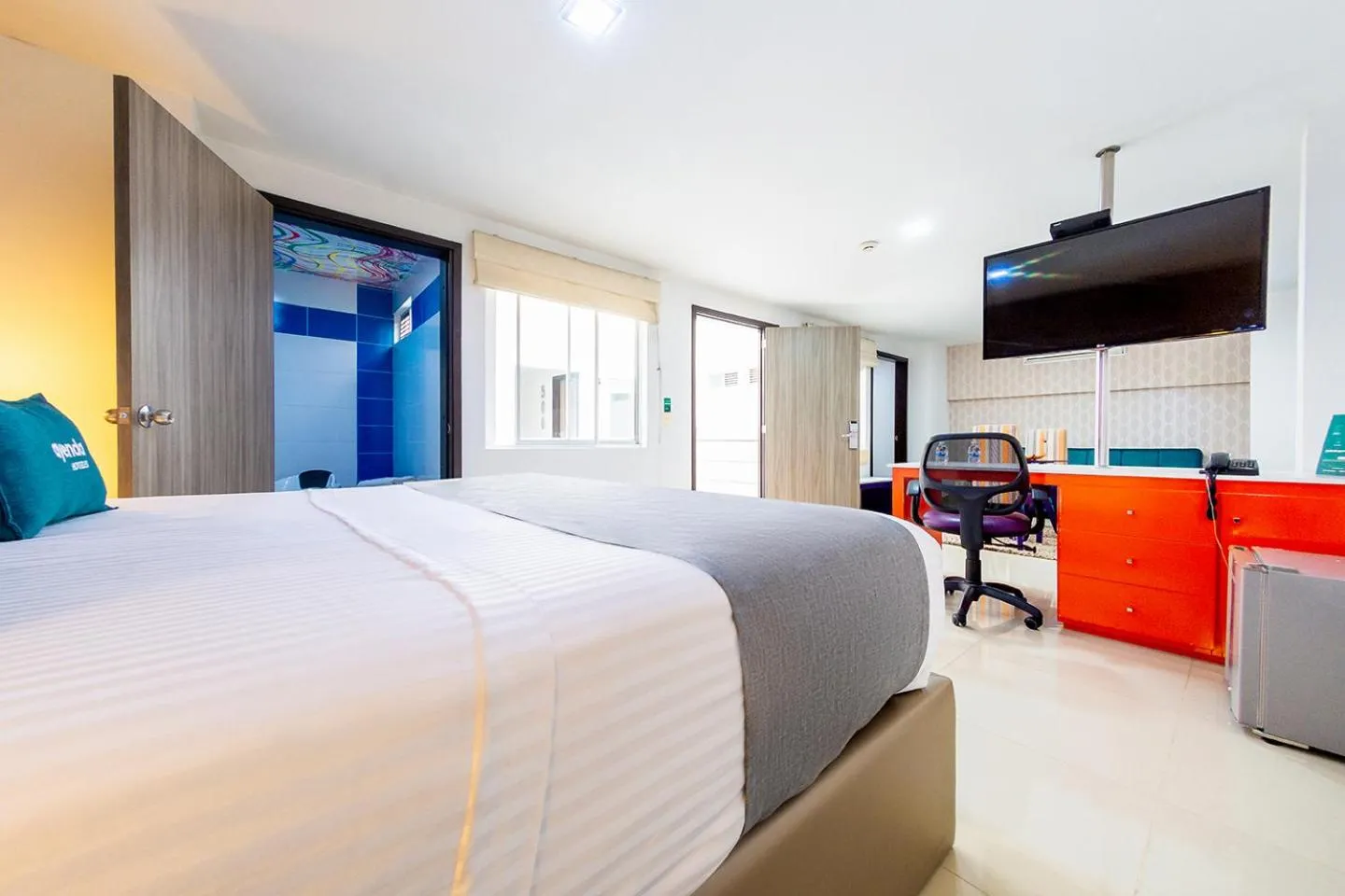 Communal lounge/ TV room, Bed in Hotel MH Pereira