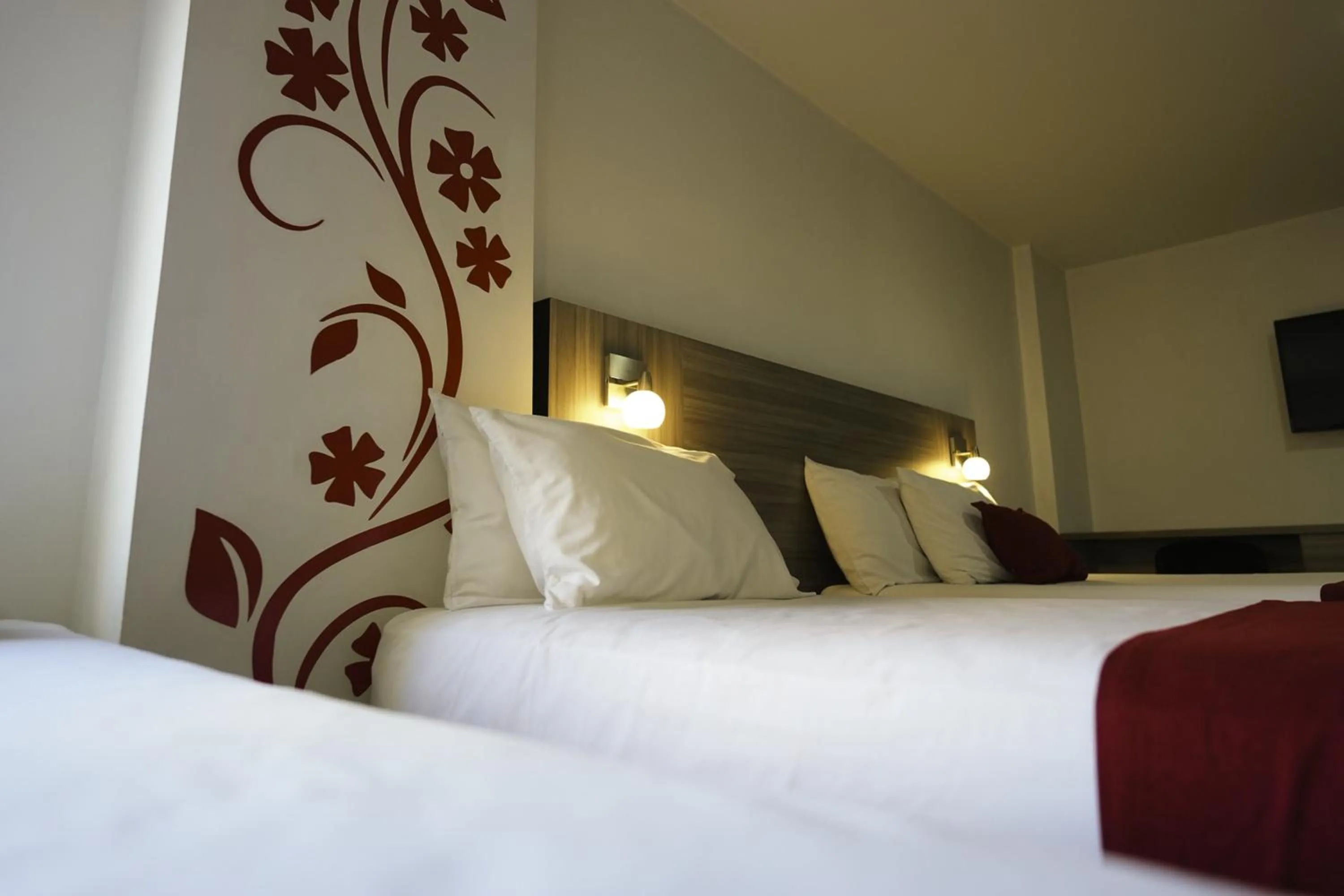 Bedroom, Bed in Hotel MH Pereira