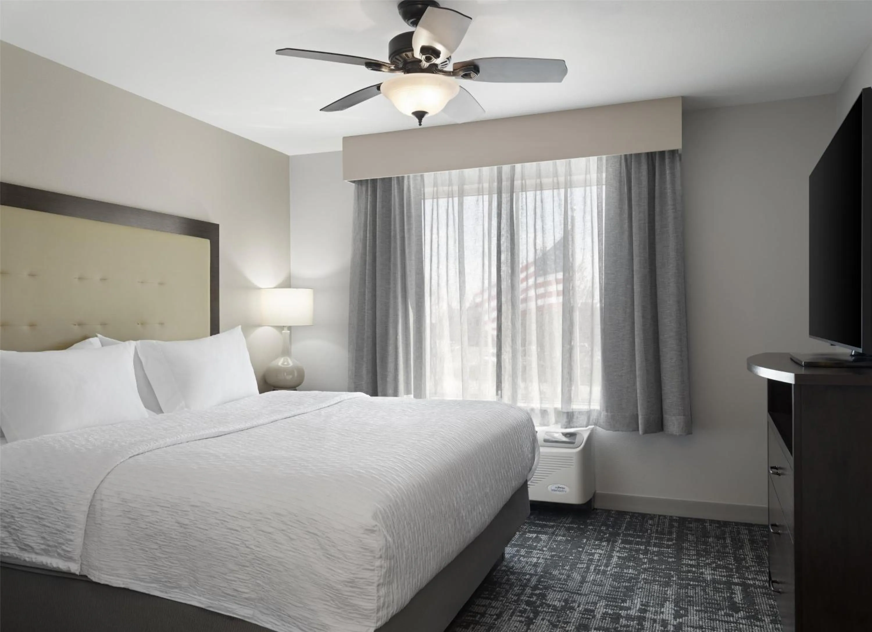 Bed in Homewood Suites by Hilton Akron/Fairlawn