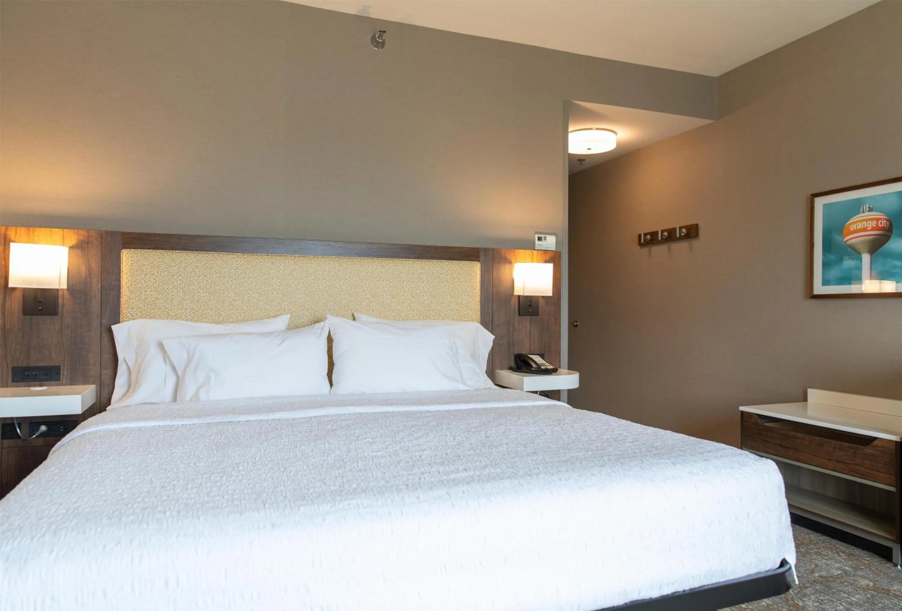 Bed in Hampton Inn Orange City