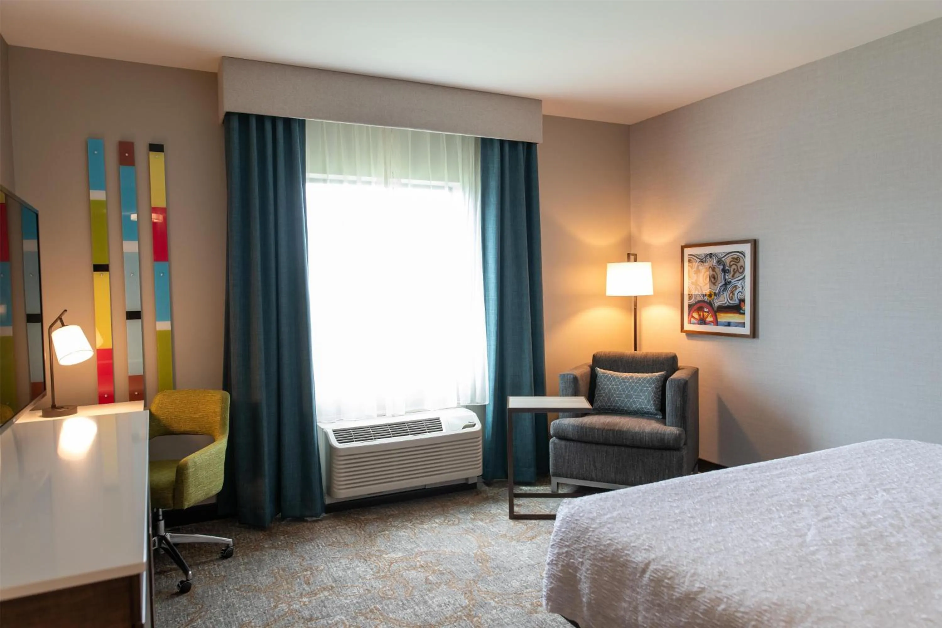 Bedroom, Bed in Hampton Inn Orange City