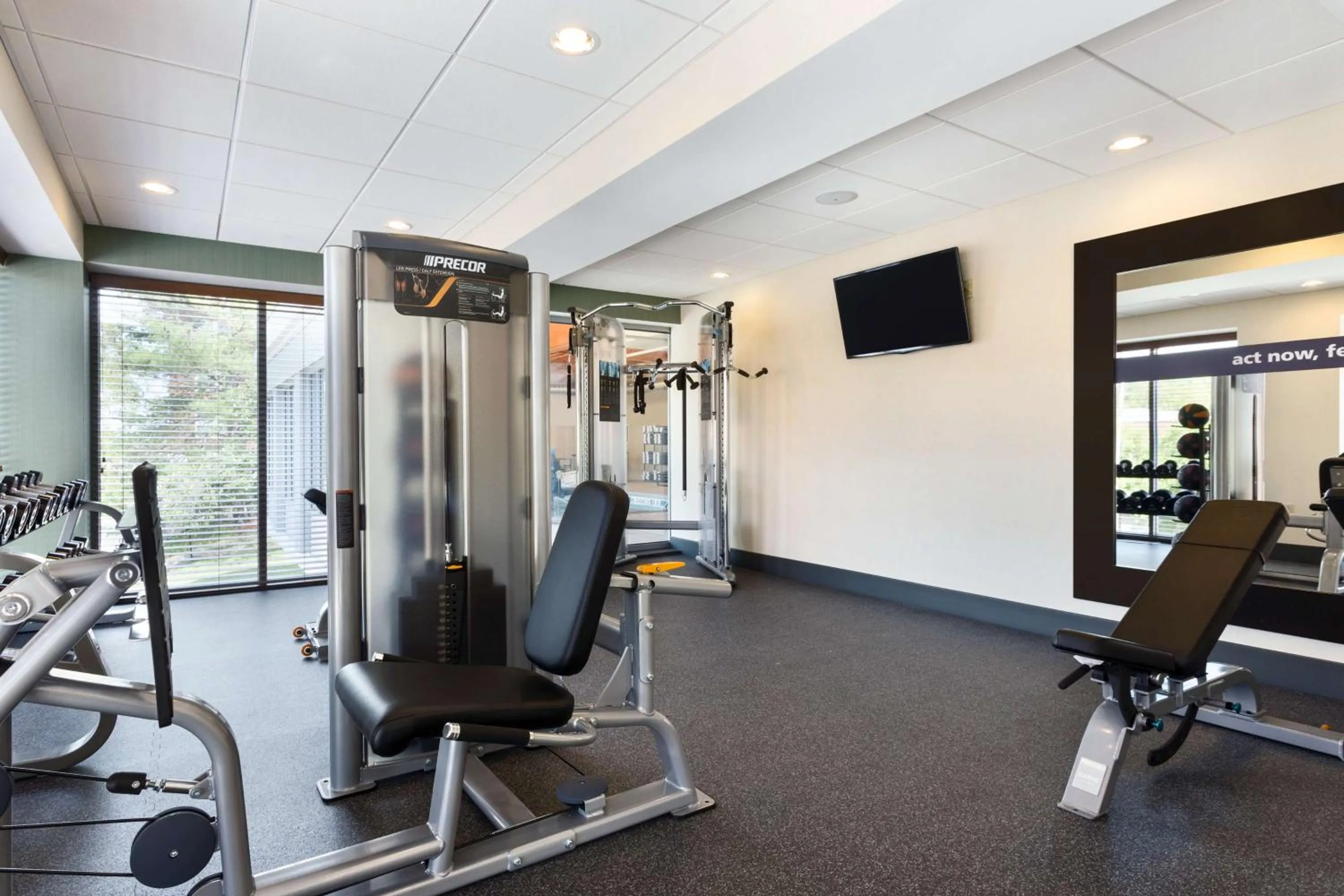 Fitness centre/facilities in Hampton Inn and Suites Clayton/St. Louis-Galleria Area