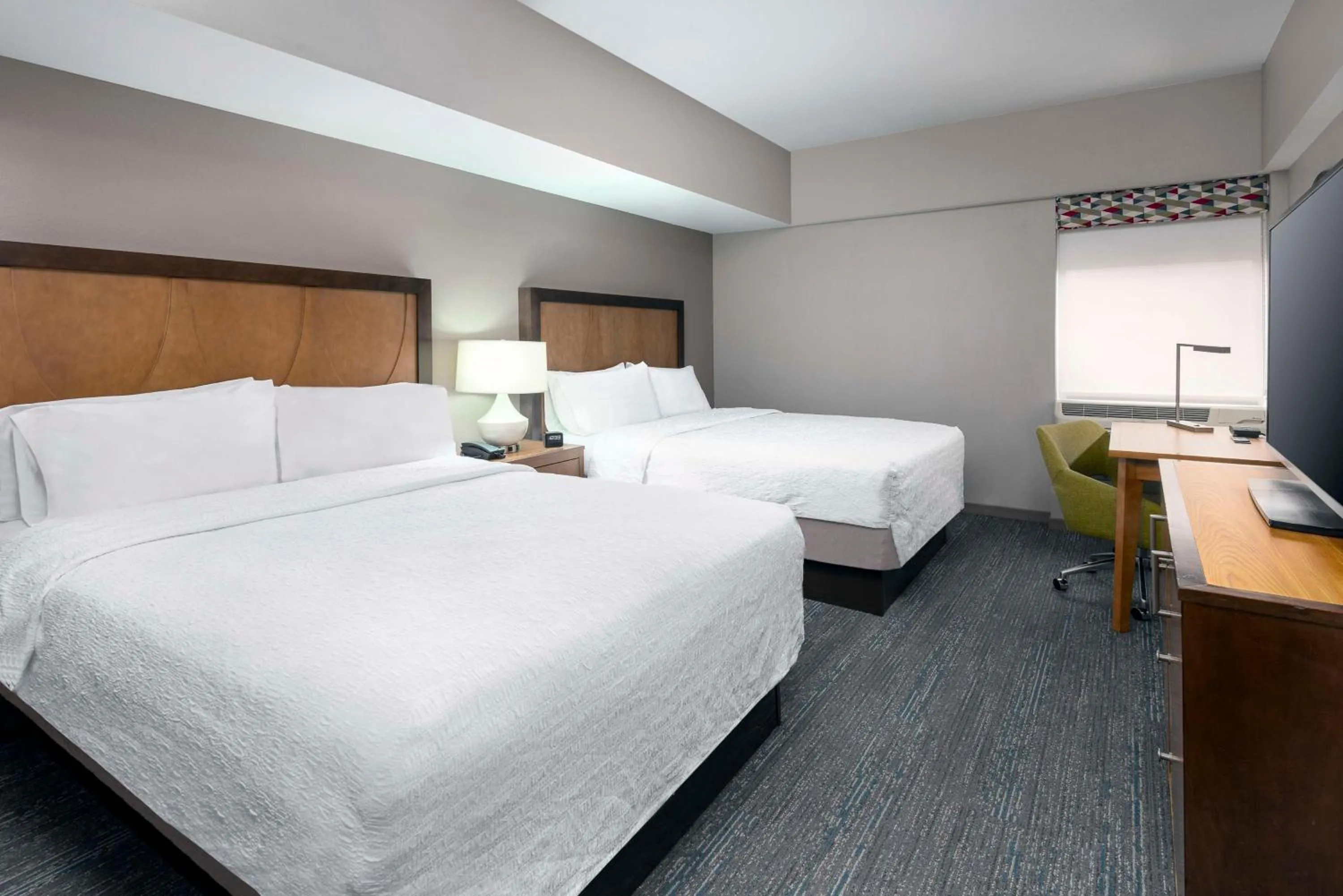 Bedroom, Bed in Hampton Inn and Suites Clayton/St. Louis-Galleria Area