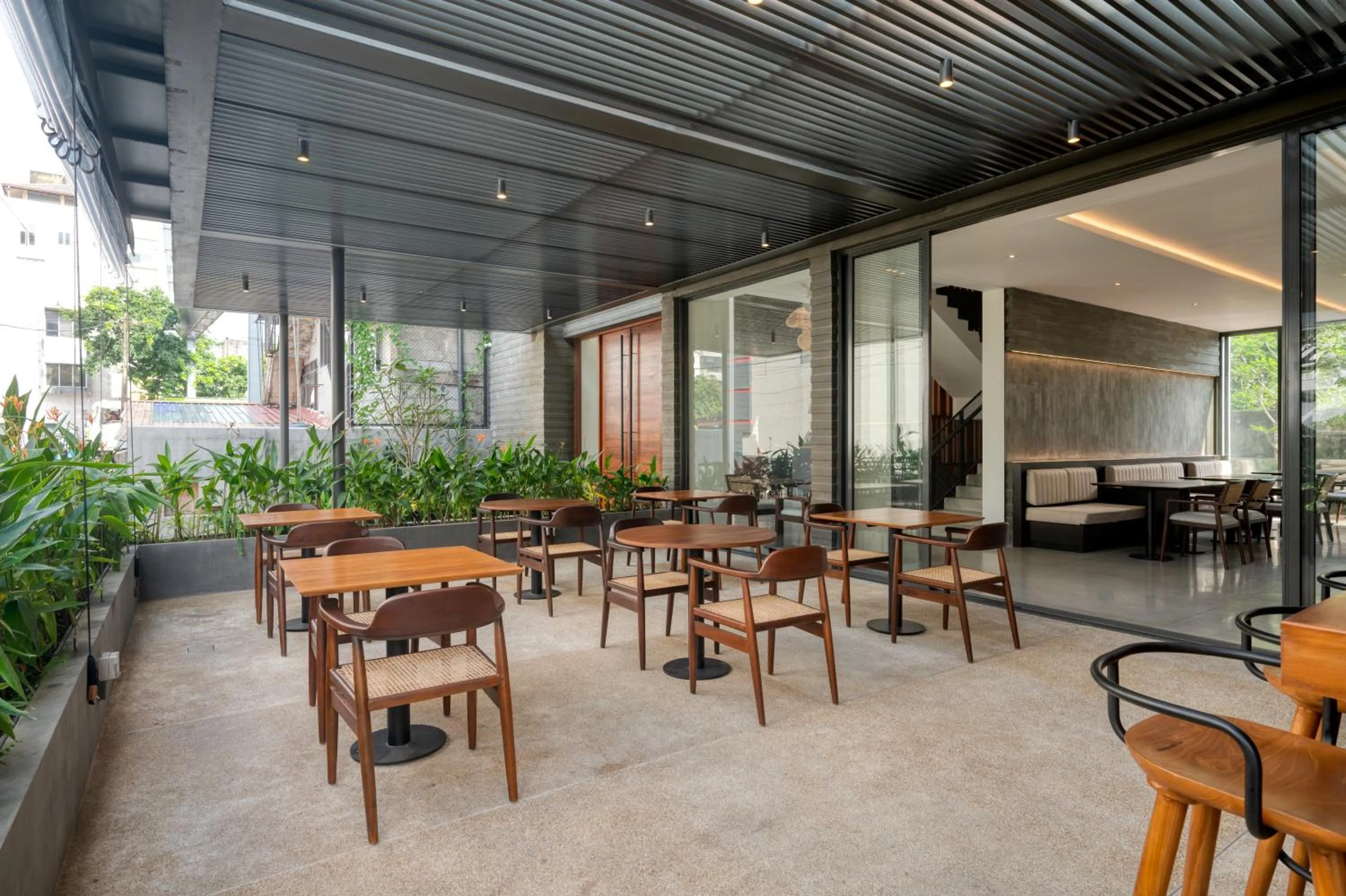 Restaurant/places to eat in Taprobane House