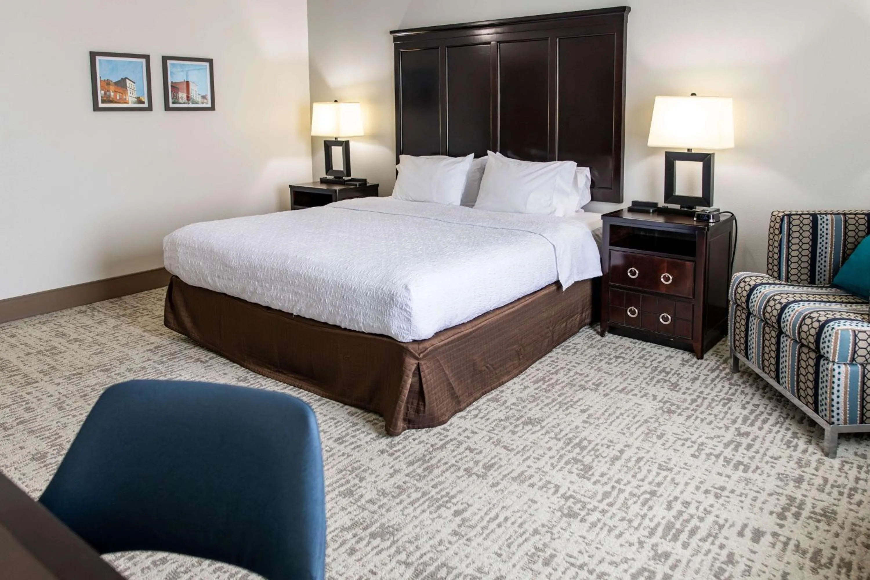 Bed in Hampton Inn & Suites Effingham