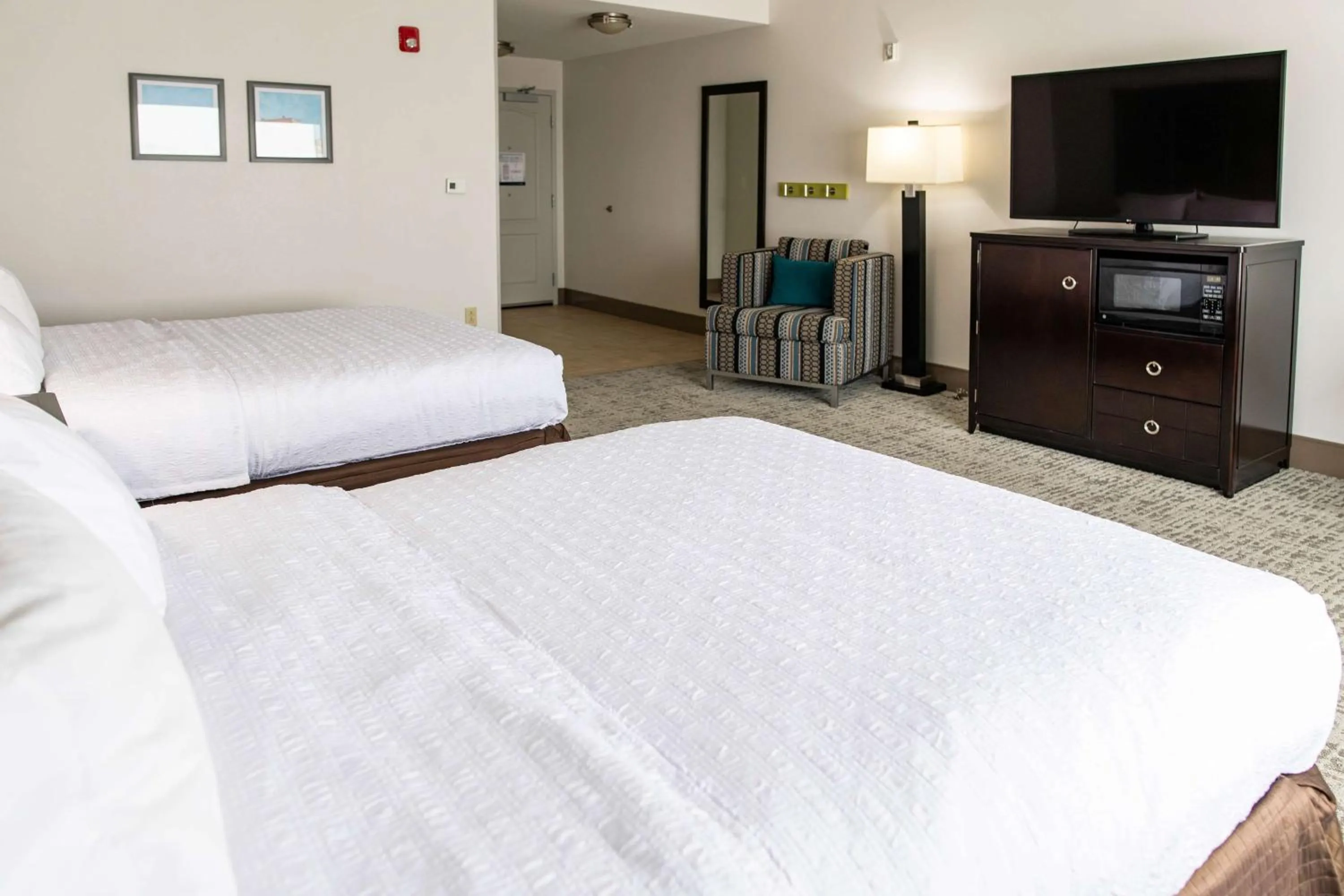 Bed in Hampton Inn & Suites Effingham