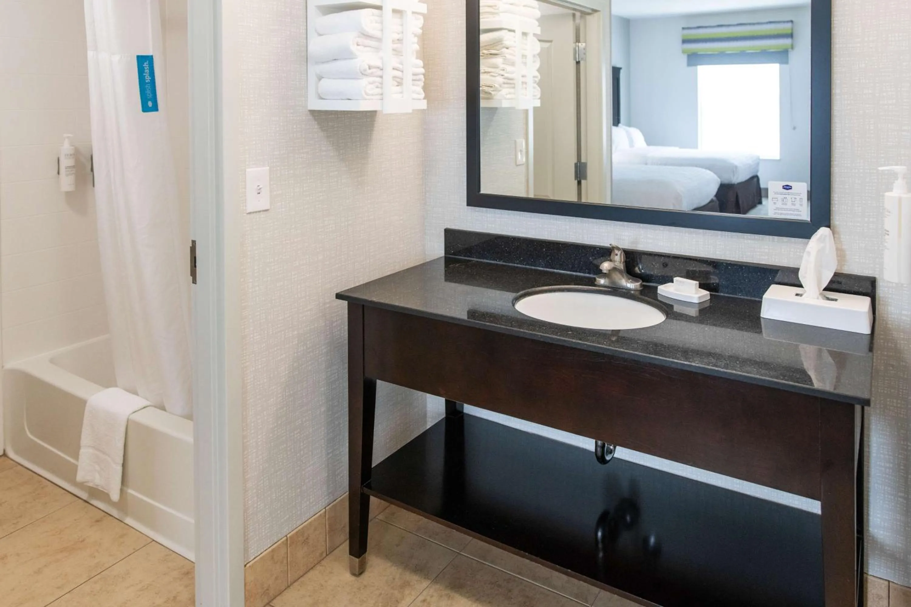 Bathroom in Hampton Inn & Suites Effingham