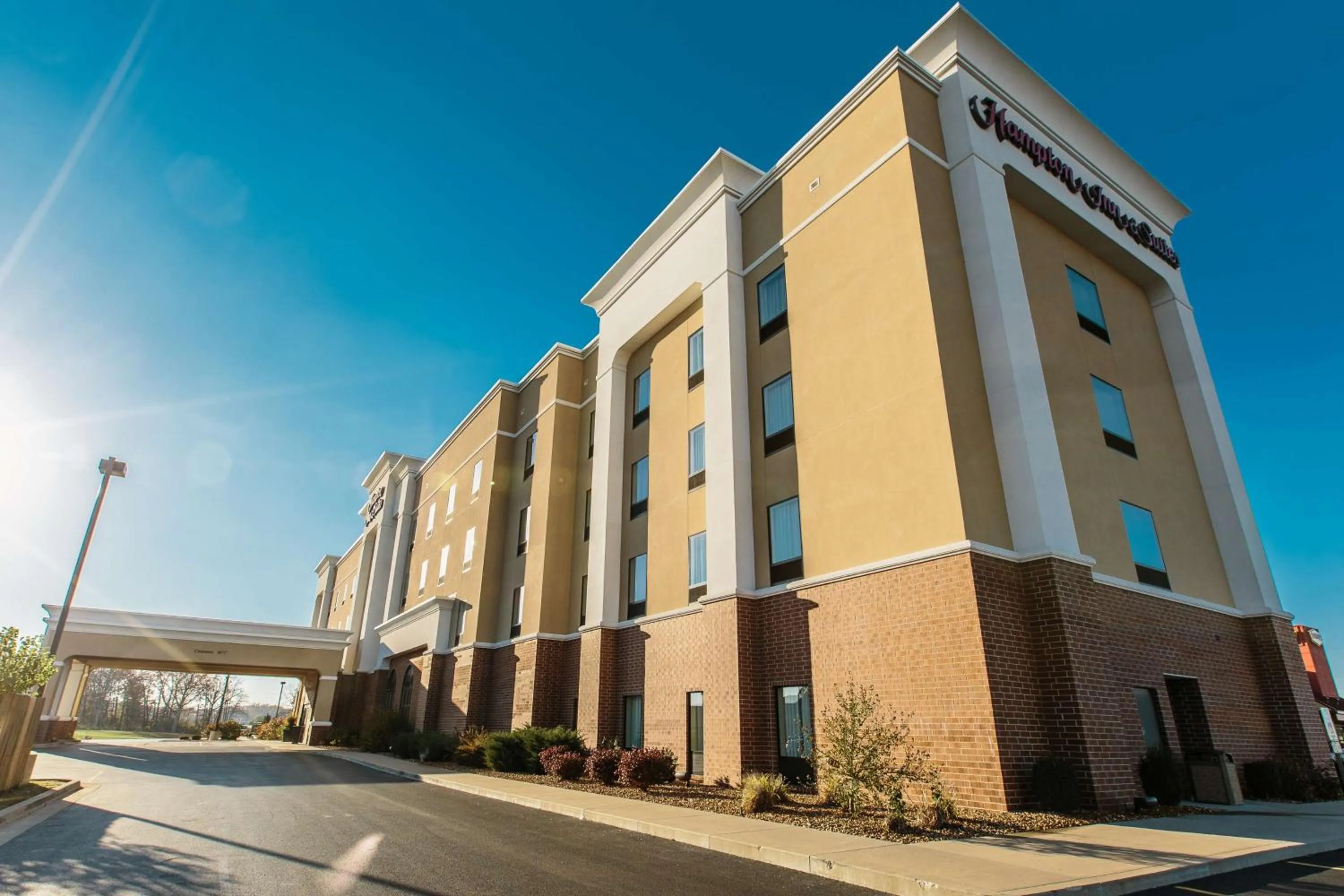 Property building in Hampton Inn & Suites Effingham
