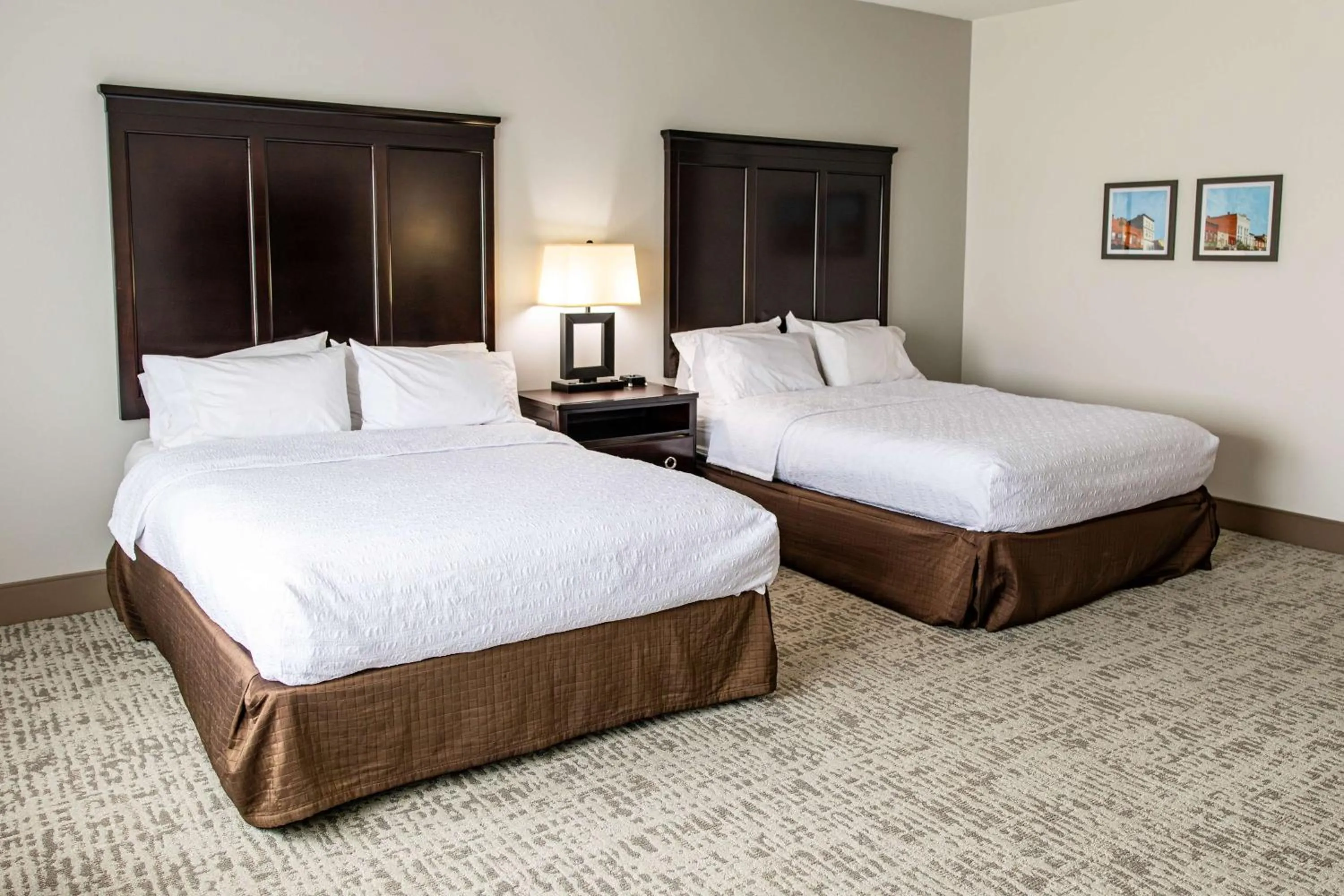 Bed in Hampton Inn & Suites Effingham