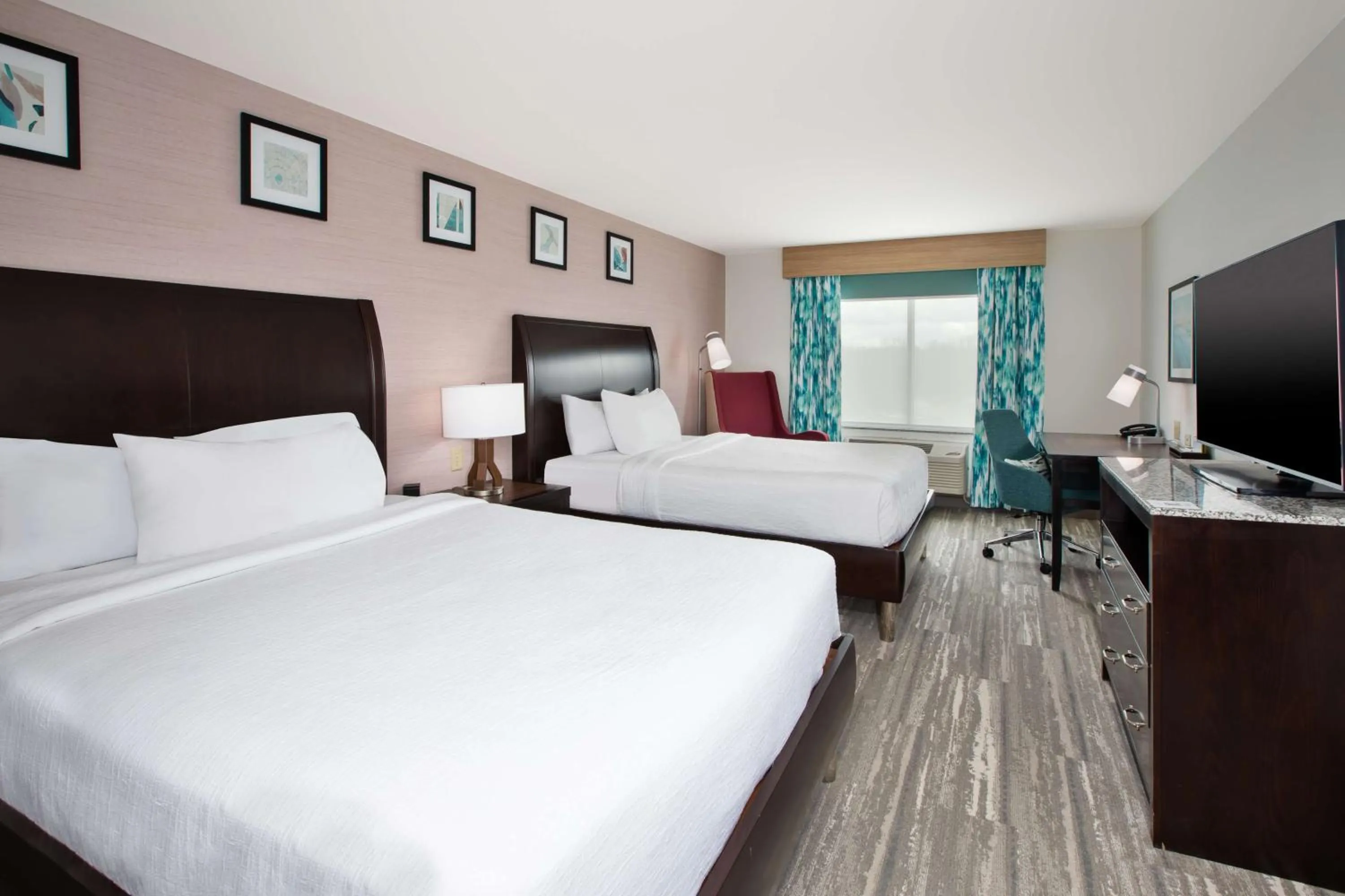 Bed in Hilton Garden Inn Benton Harbor