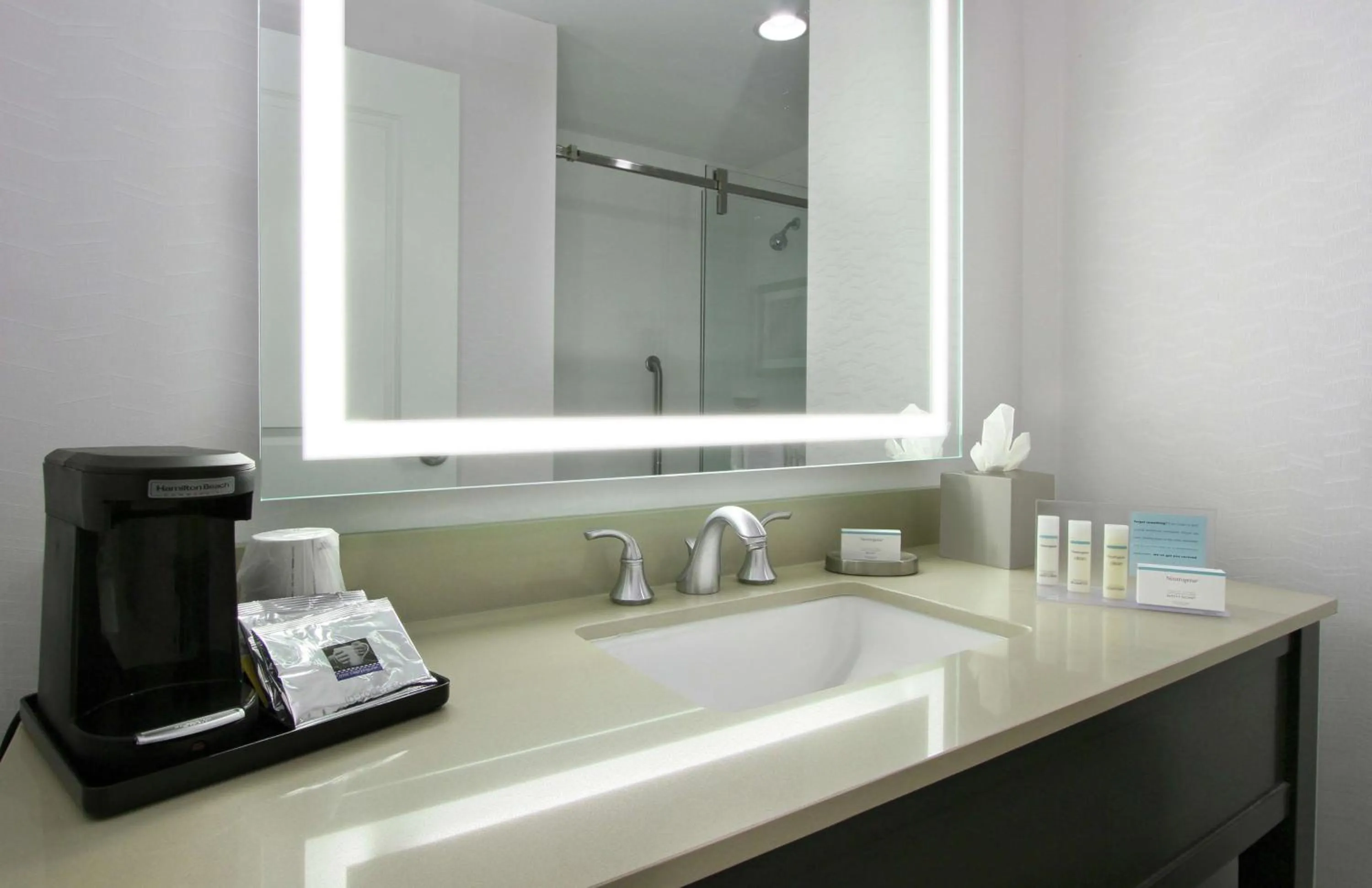 Bathroom in Hampton Inn & Suites Columbus/University Area