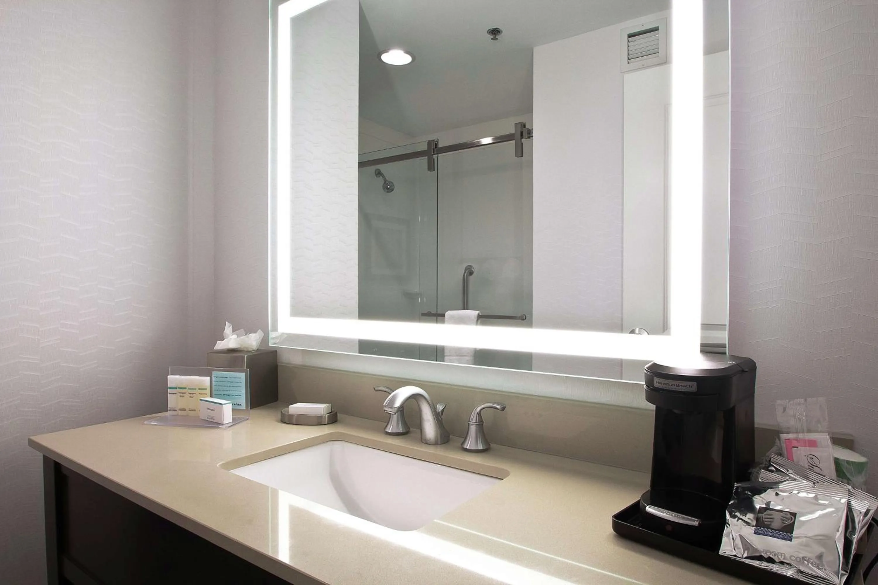 Bathroom in Hampton Inn & Suites Columbus/University Area