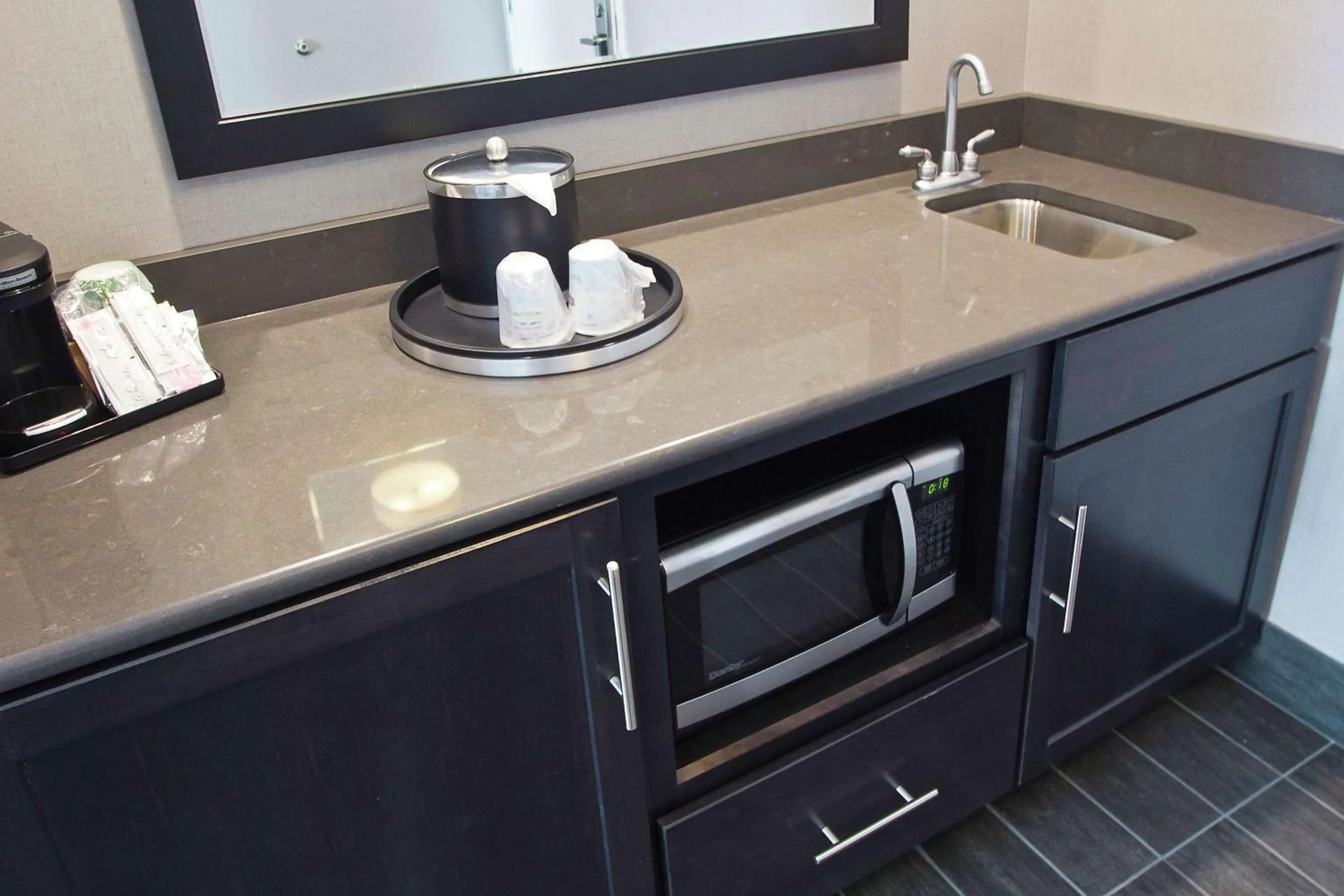 Kitchen or kitchenette in Hampton Inn & Suites Columbus/University Area